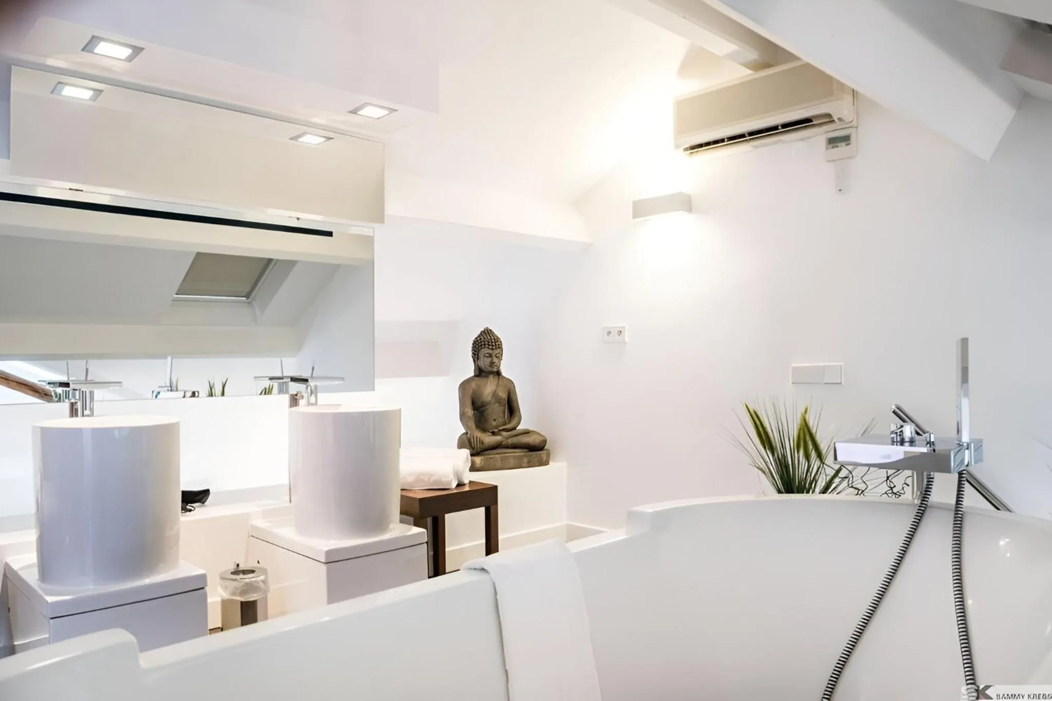 Bathroom in Les Pleiades Hôtel-Spa-Restaurant