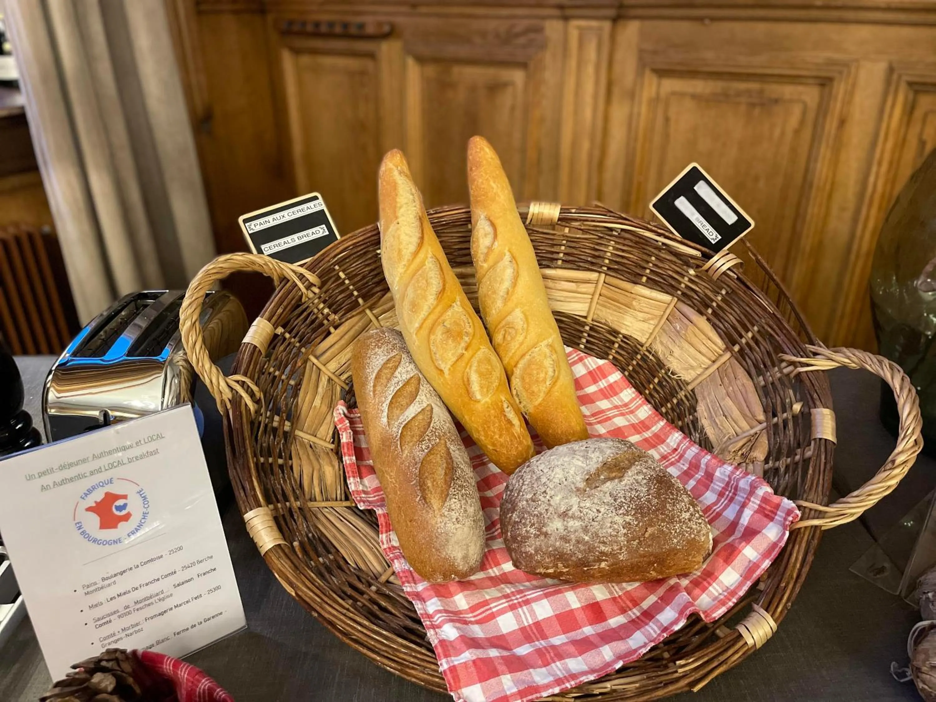 Breakfast in The Originals Boutique, Hôtel de la Balance, Montbéliard