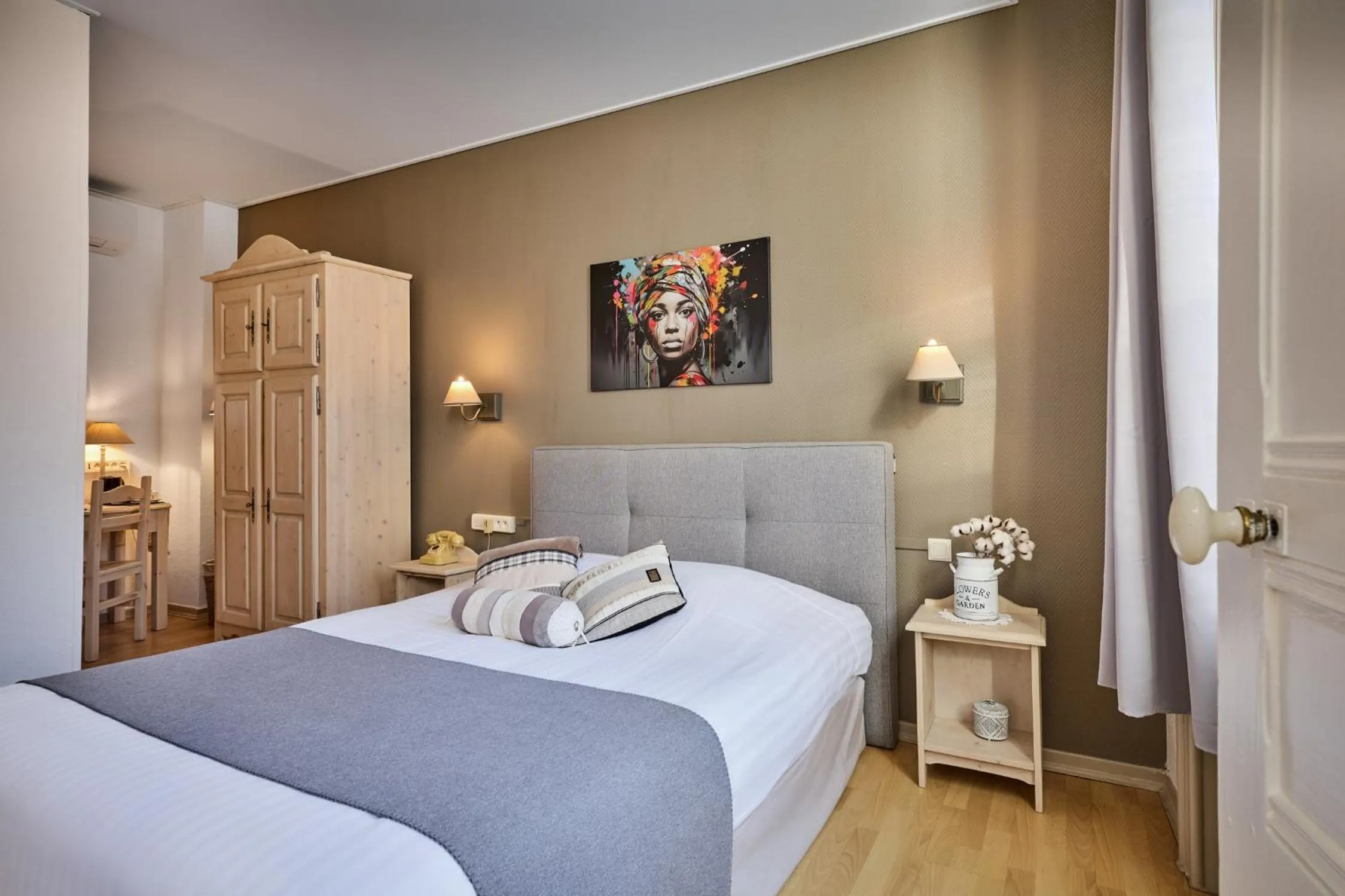 Bedroom, Bed in The Originals Boutique, Hôtel de la Balance, Montbéliard