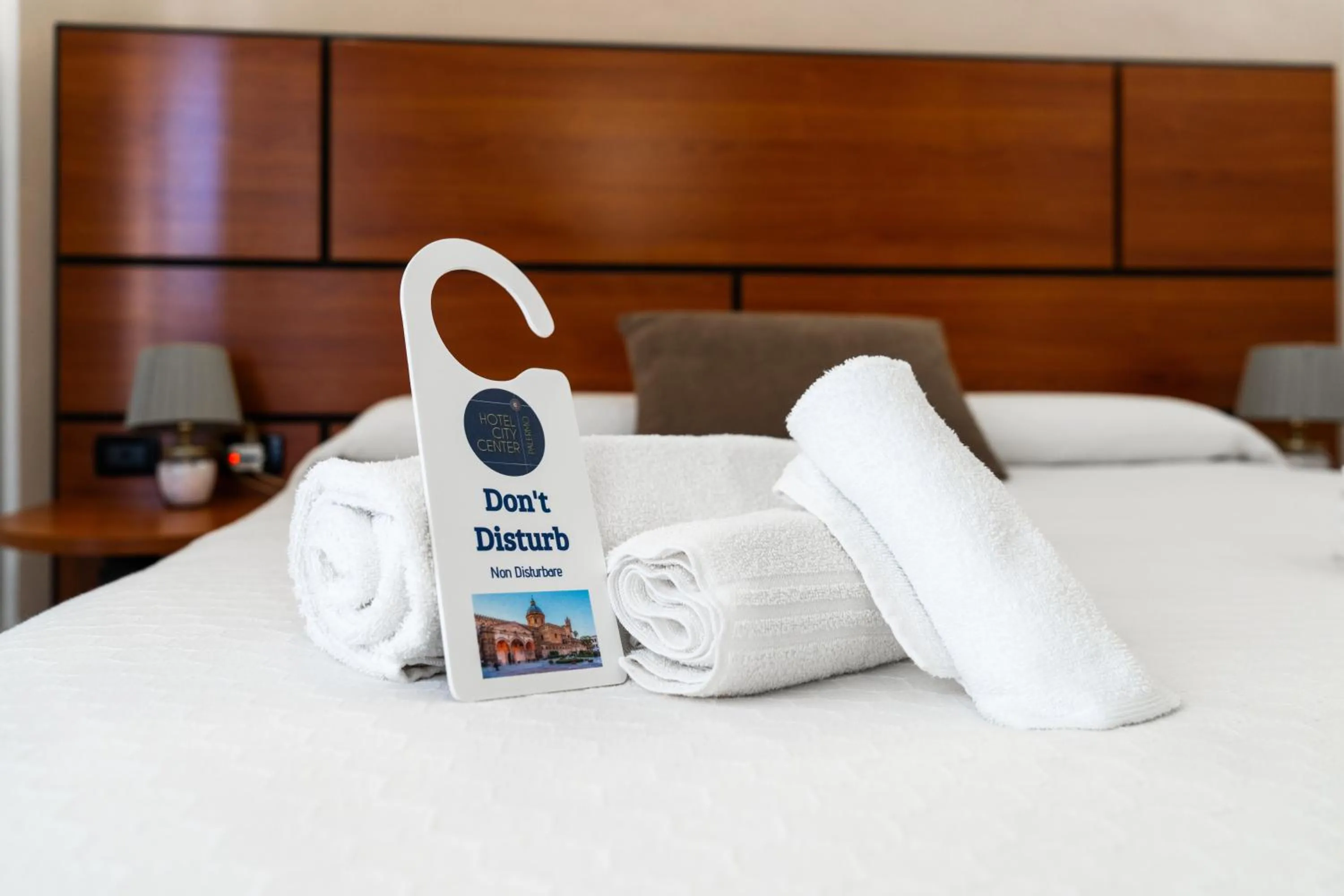 towels, Bed in Hotel City Center