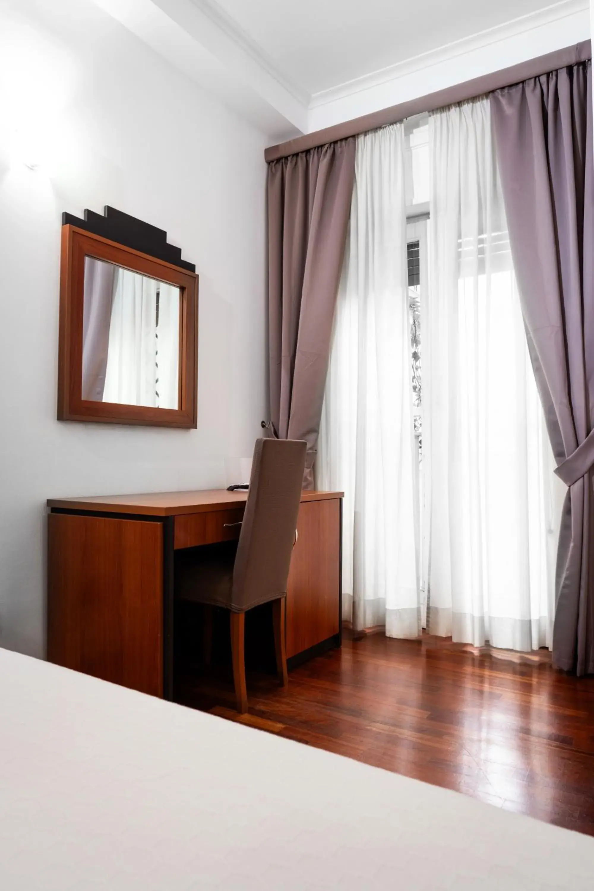 Basic Triple Room in Hotel City Center Basic Triple Room in Hotel City Center