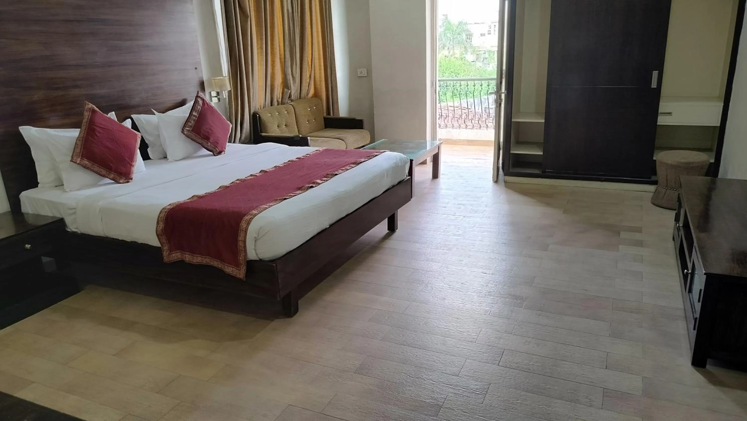 Photo of the whole room, Bed in 66 Residencey