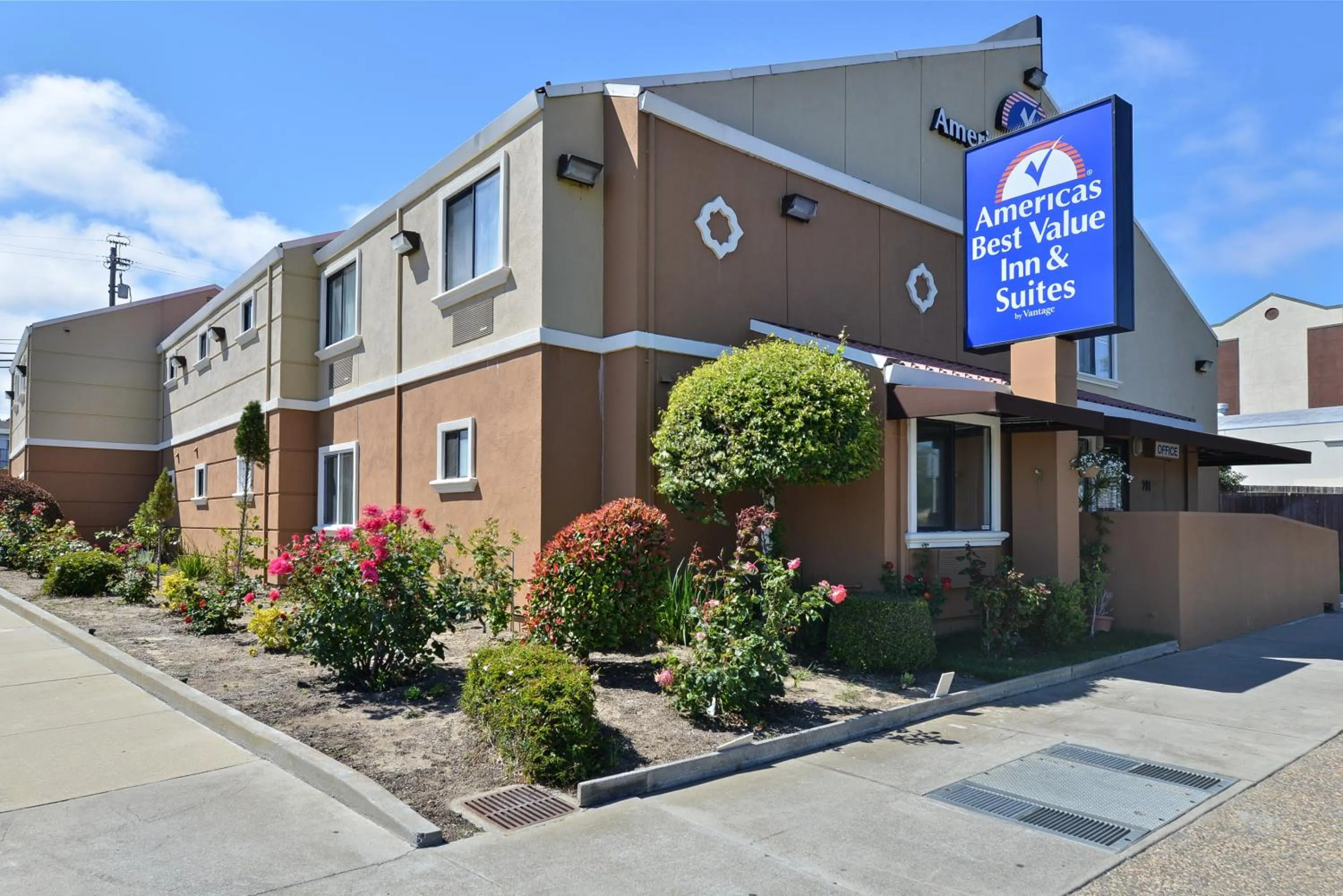 Facade/entrance in Inn by the sfo