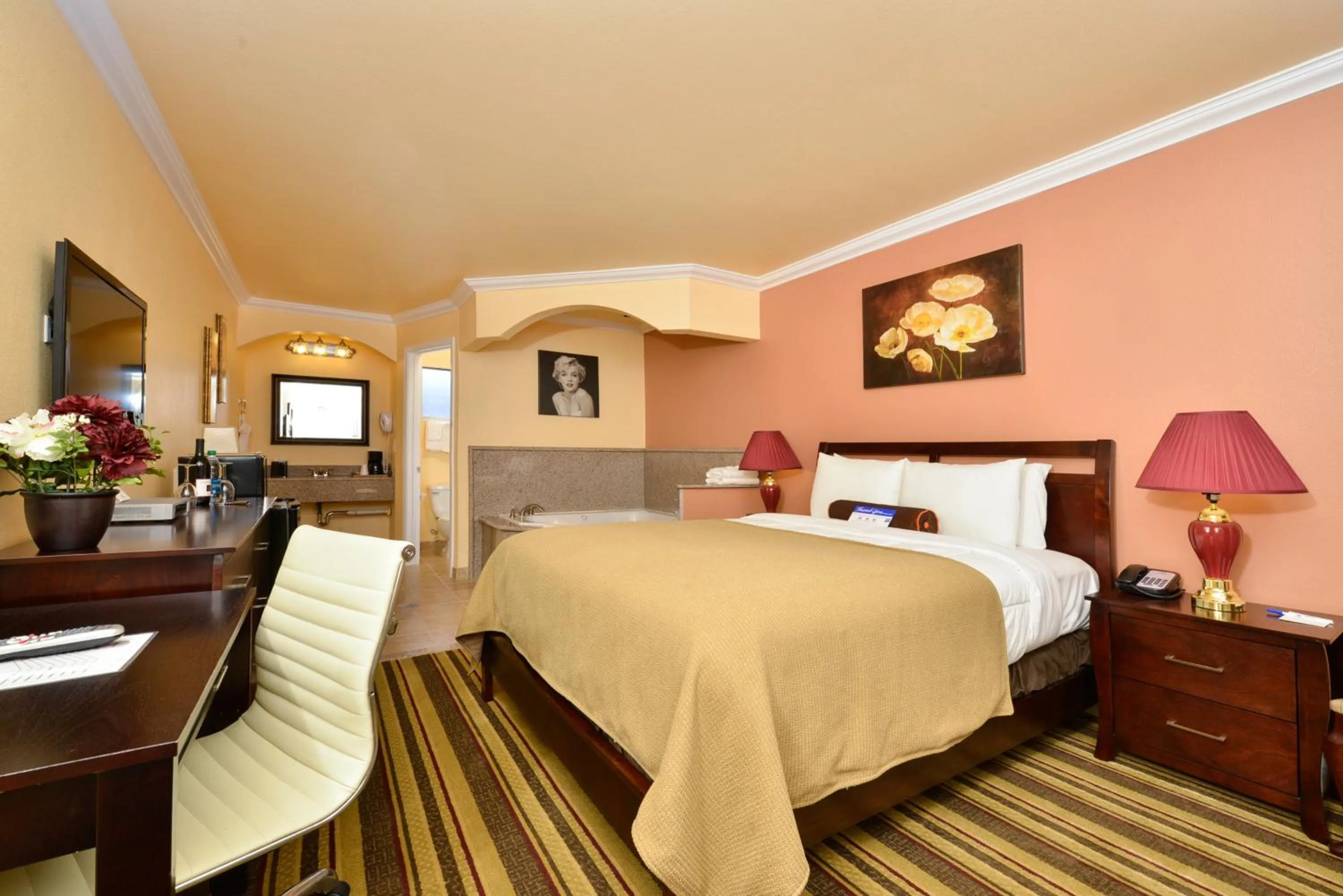 Bedroom, Bed in Inn by the sfo