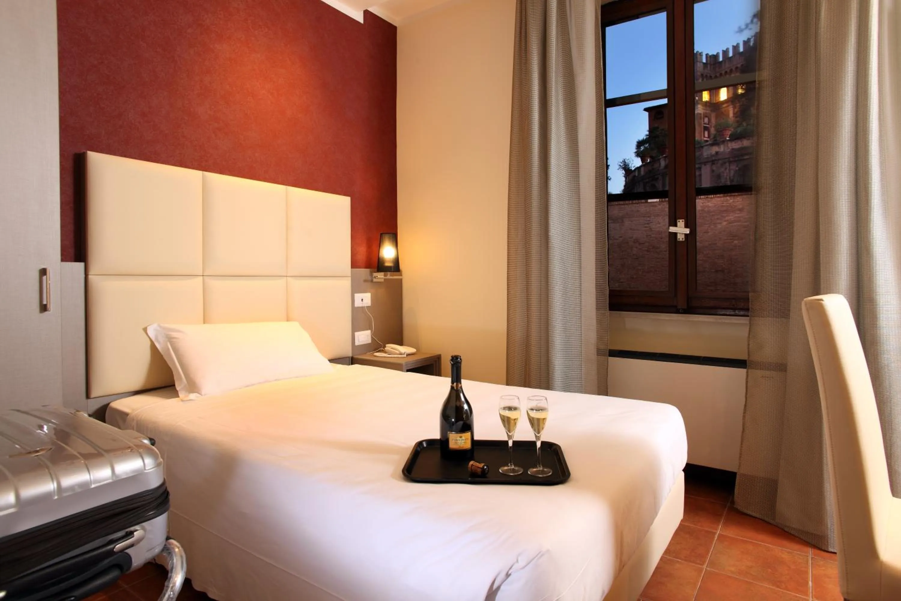 Photo of the whole room, Bed in Hearth Hotel