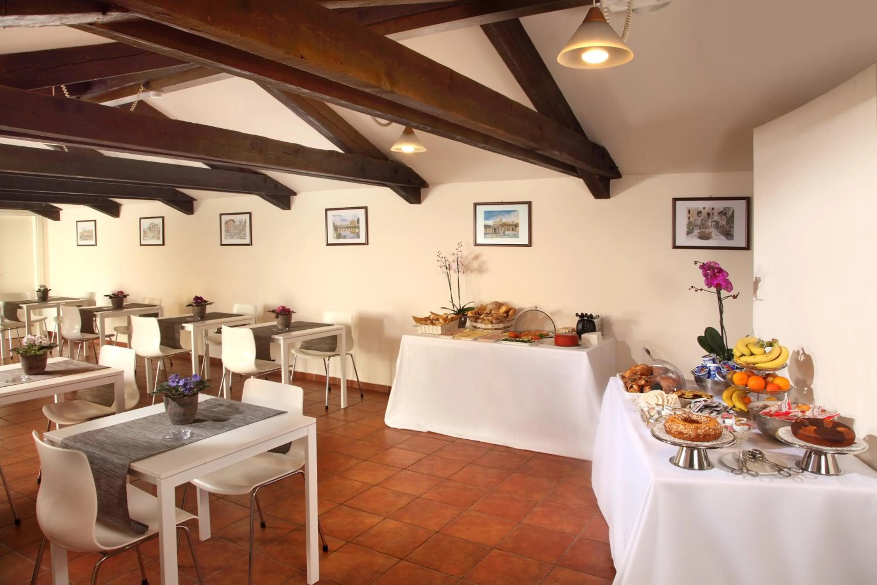 Restaurant/places to eat in Hearth Hotel