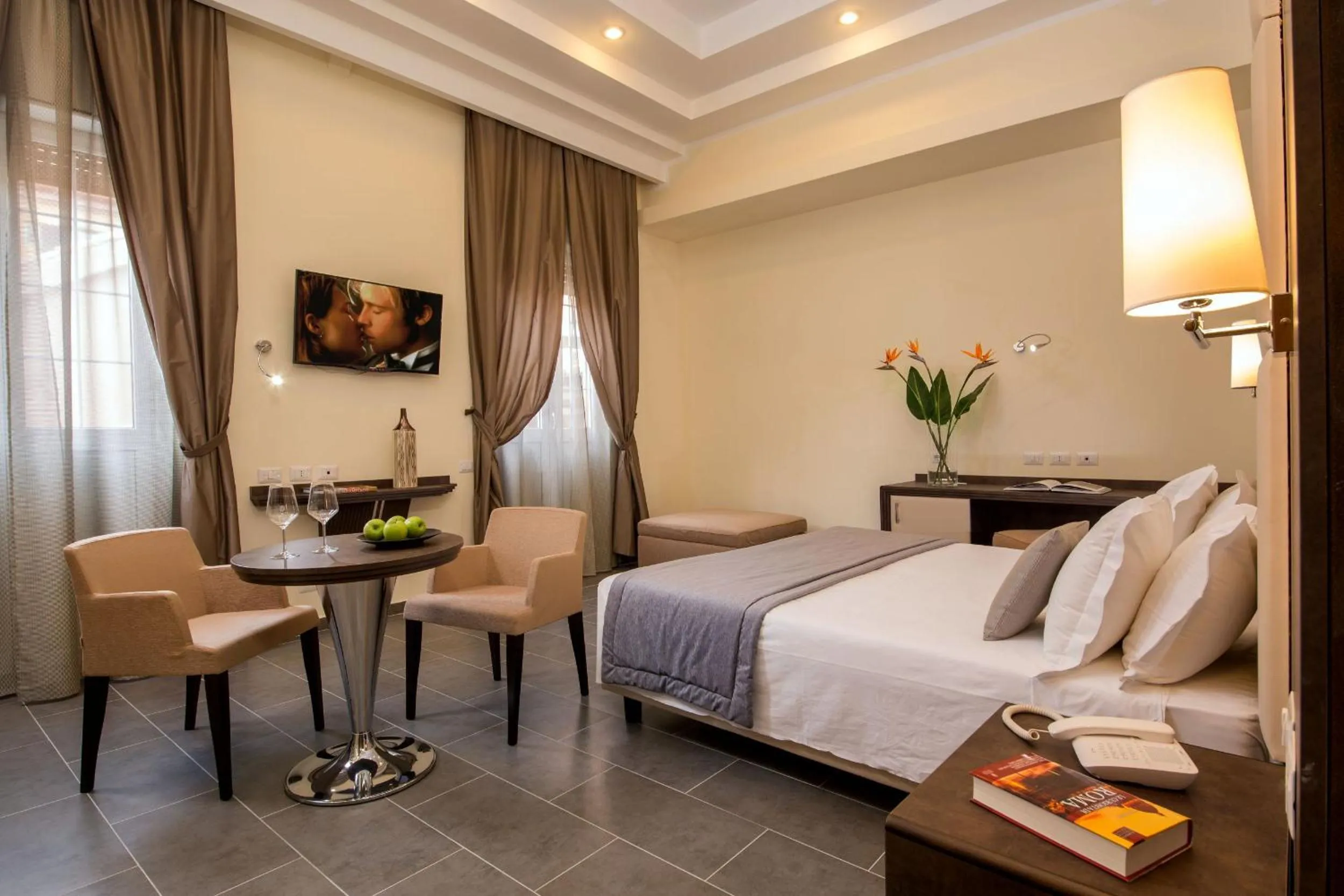 Bedroom, Bed in Hearth Hotel