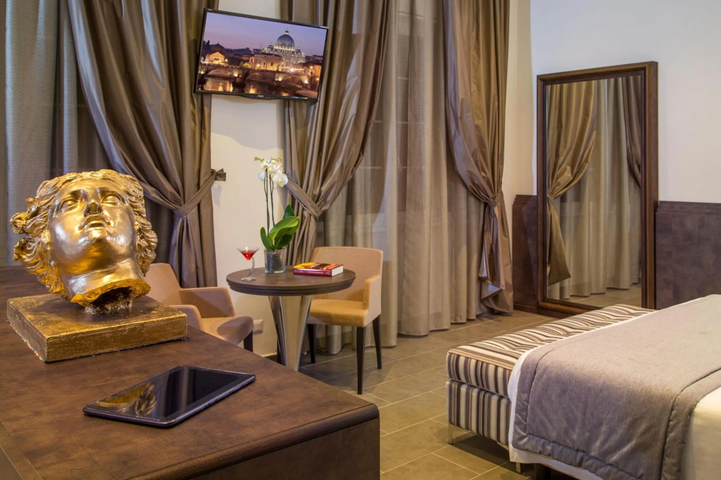 Bedroom, Bed in Hearth Hotel