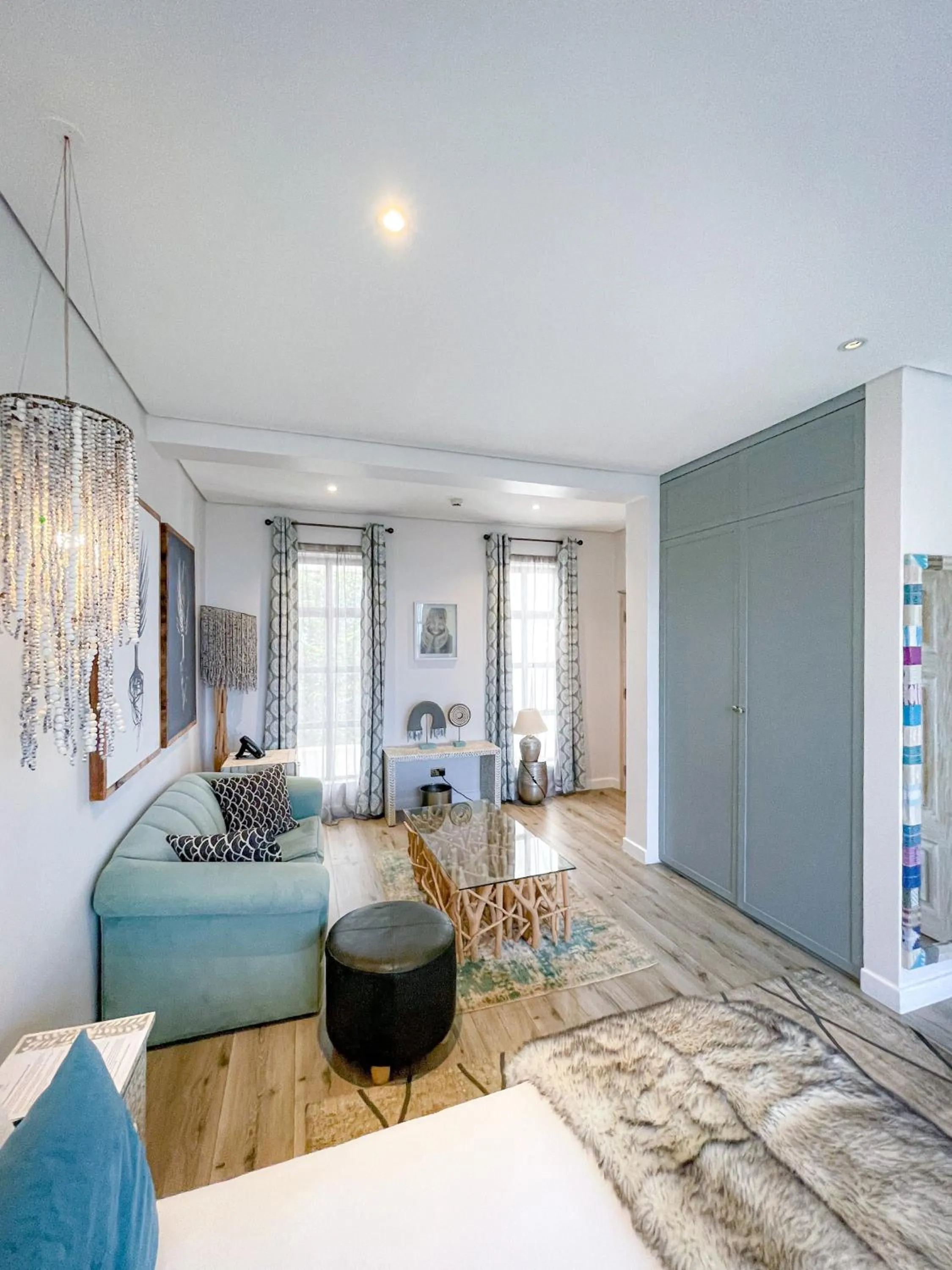 Living room, Bed in Latitude 0 Degrees