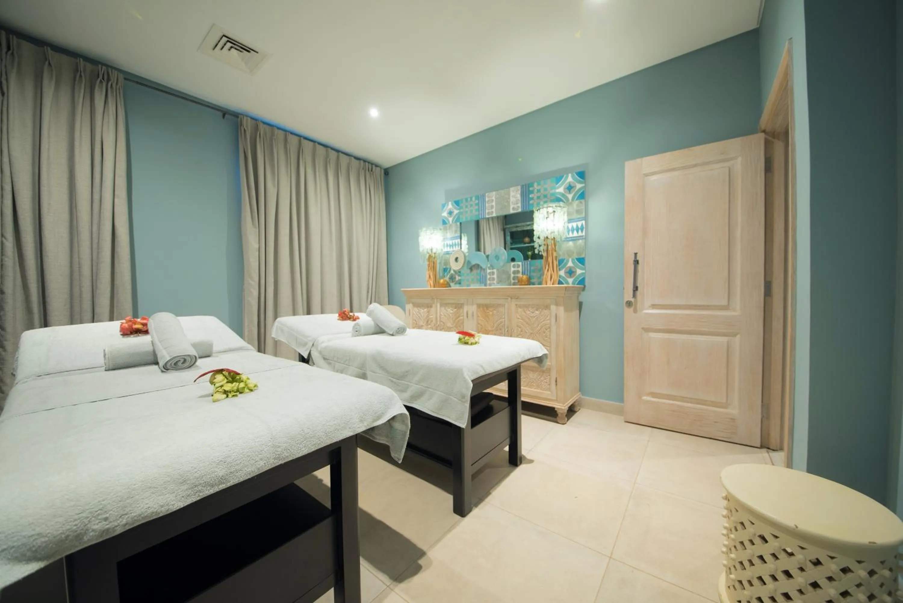 Spa and wellness centre/facilities, Bed in Latitude 0 Degrees