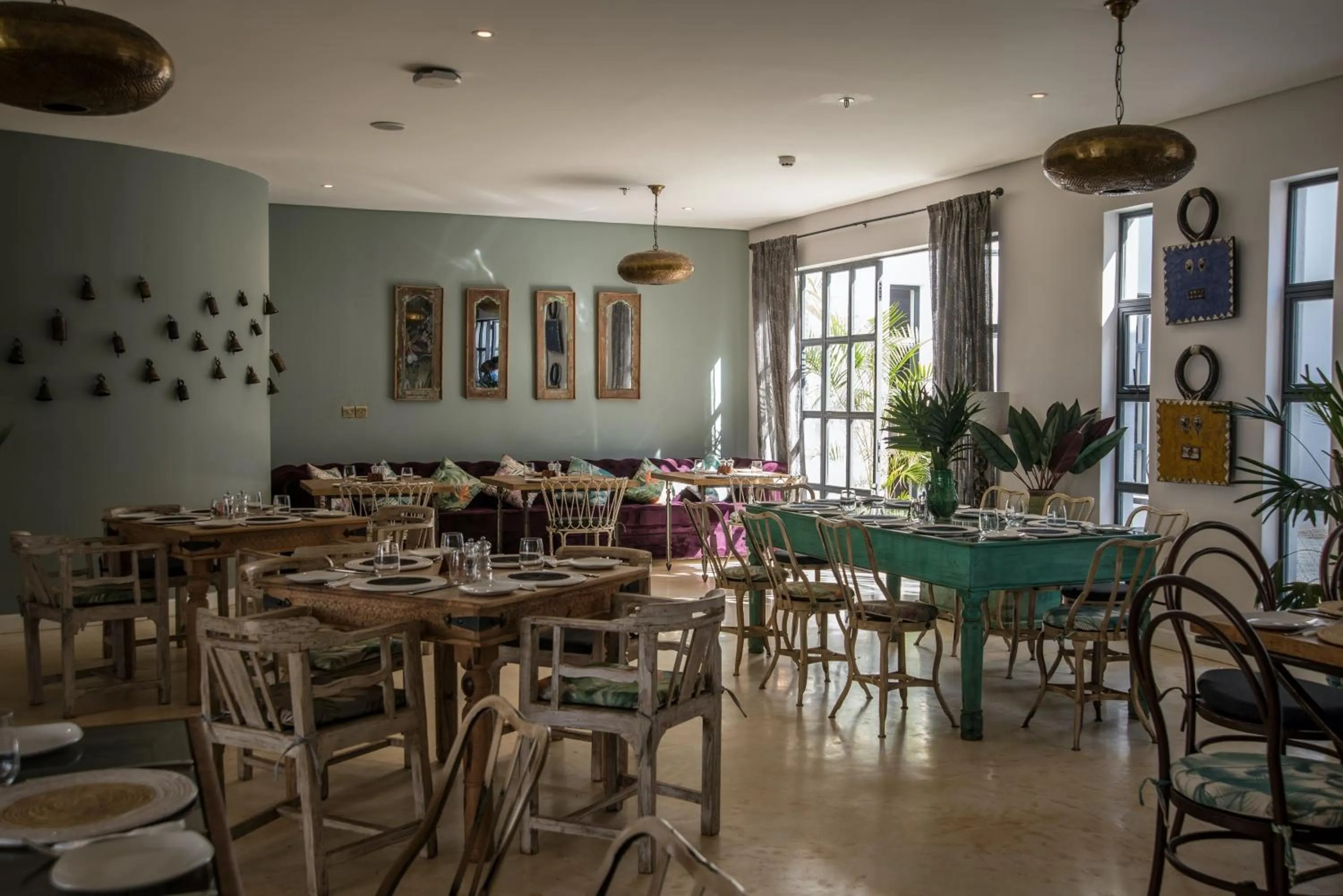 Restaurant/places to eat in Latitude 0 Degrees