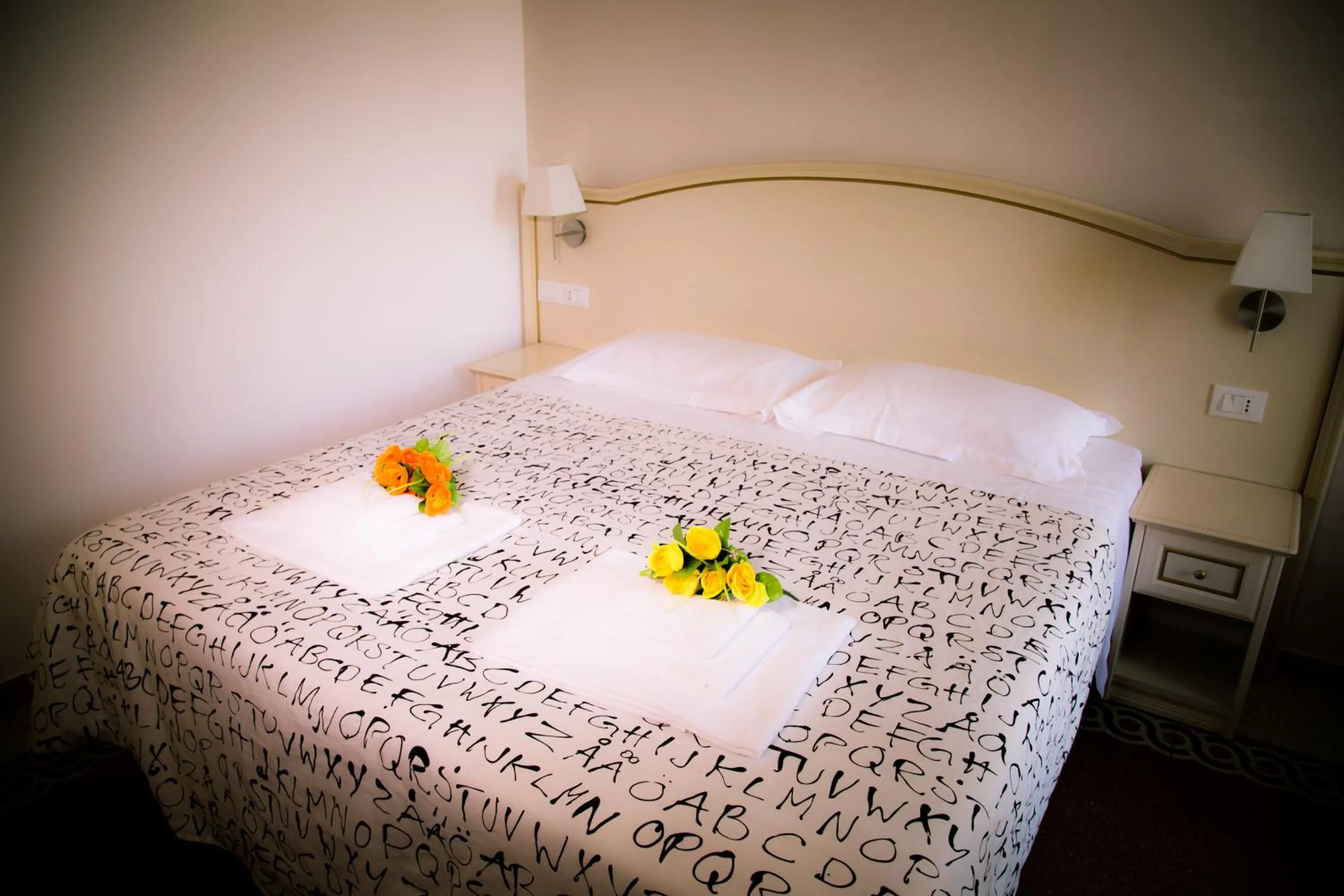 Photo of the whole room, Bed in St. Peter Central Rooms B&B