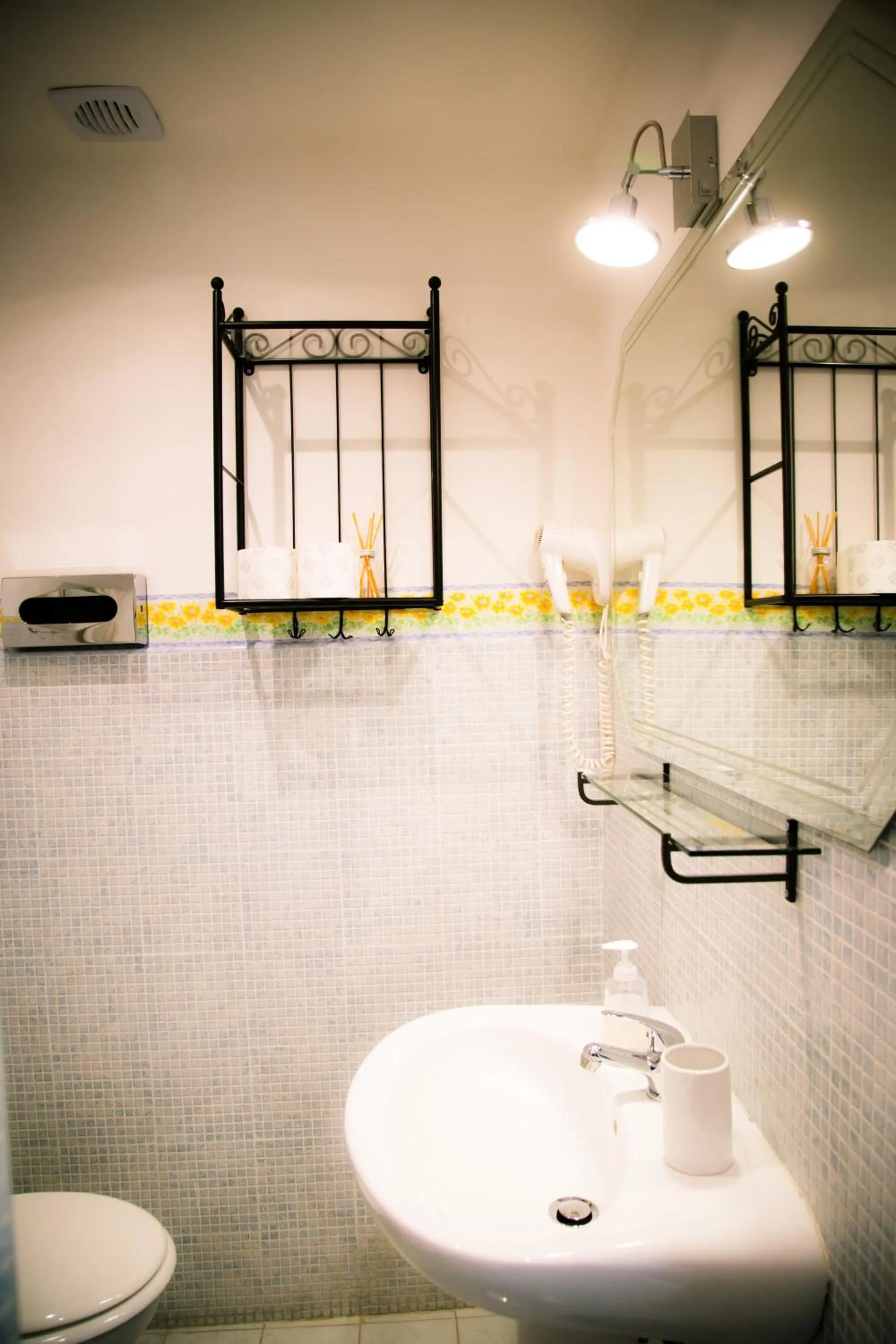 Bathroom in St. Peter Central Rooms B&B