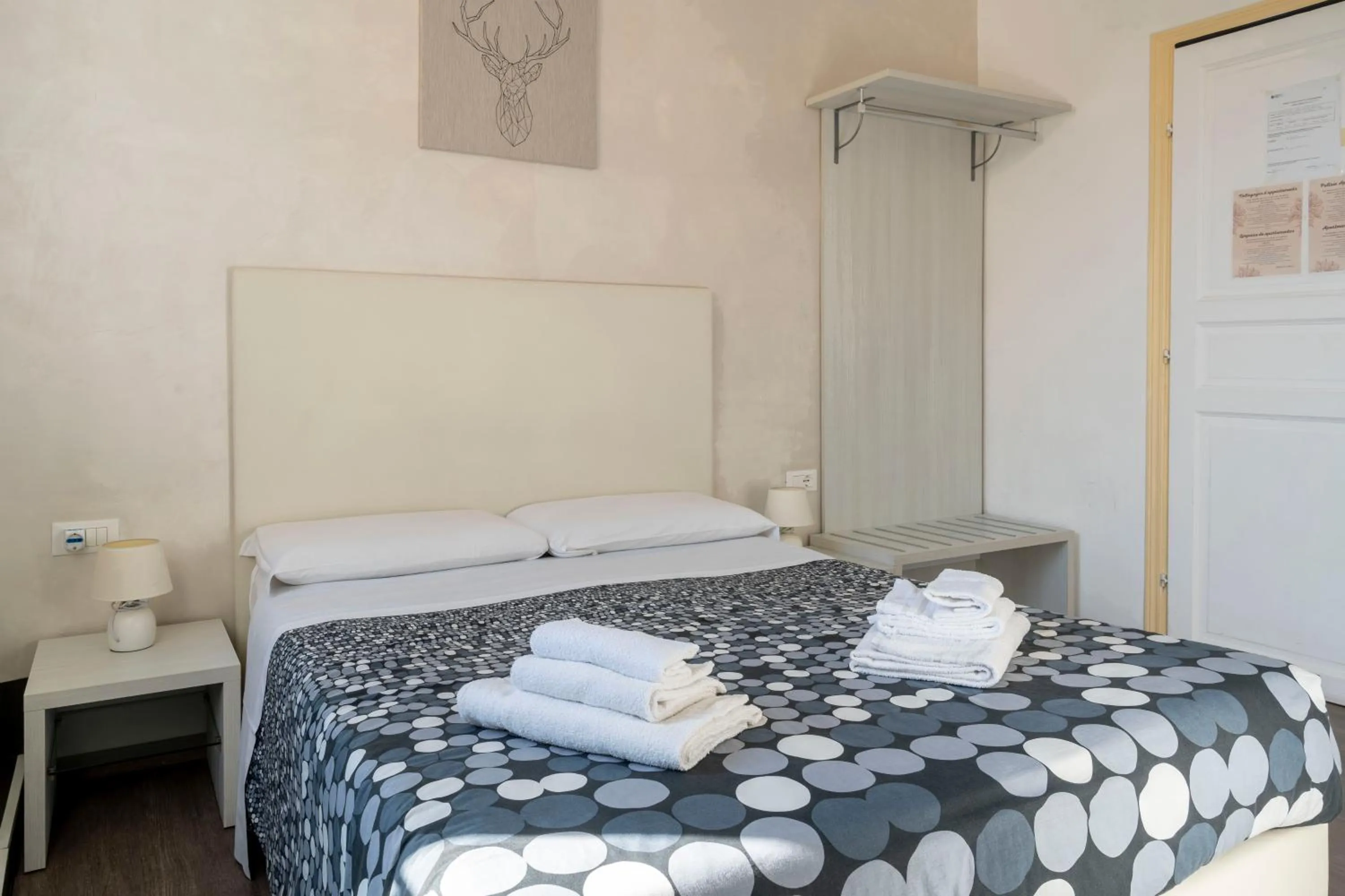 Photo of the whole room, Bed in St. Peter Central Rooms B&B