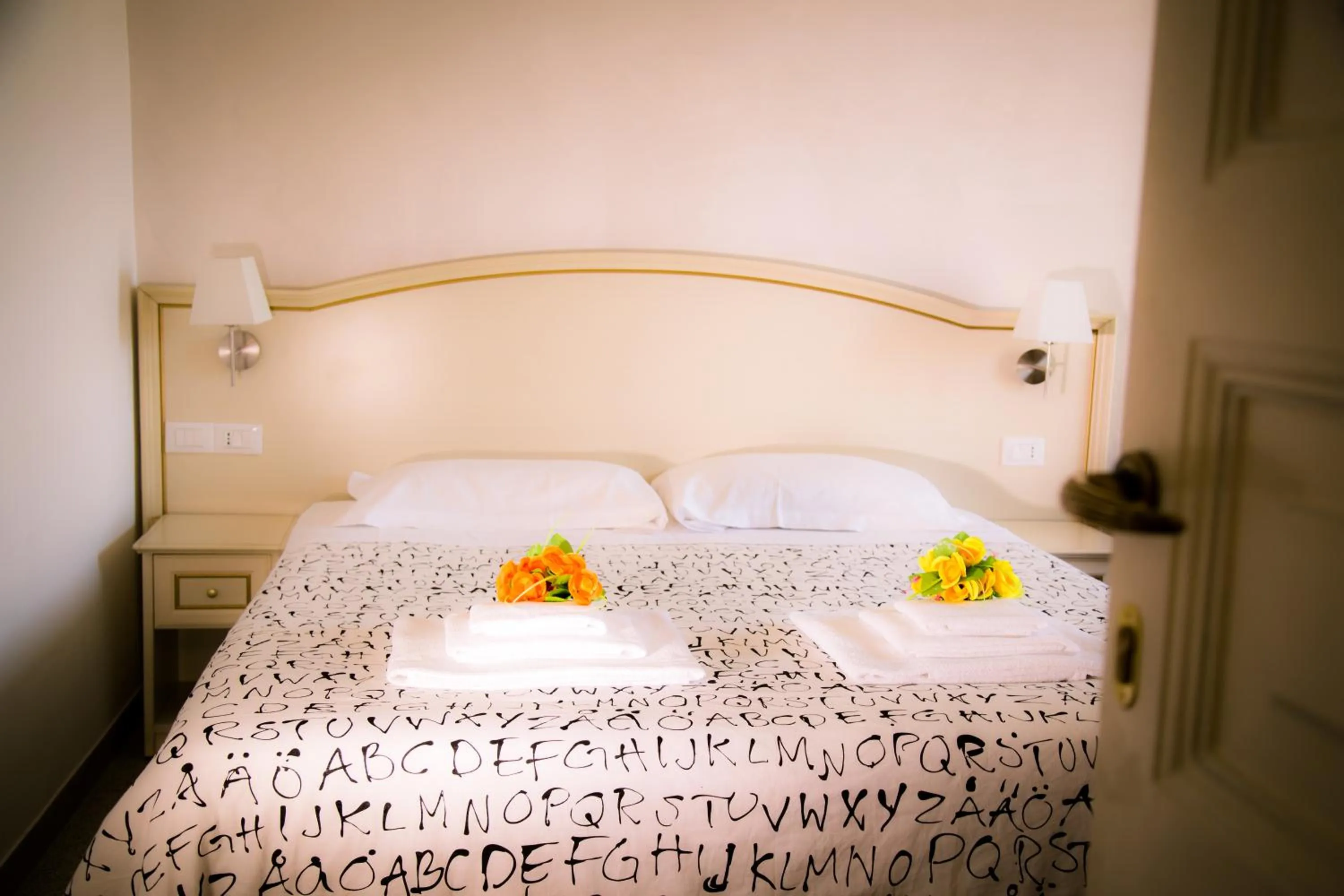 Photo of the whole room, Bed in St. Peter Central Rooms B&B