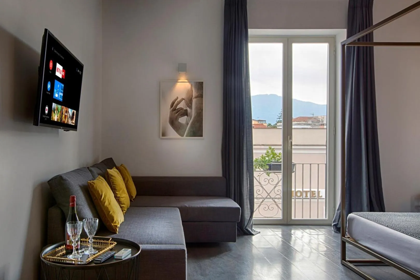 Photo of the whole room in Casa Pacifico Pompei