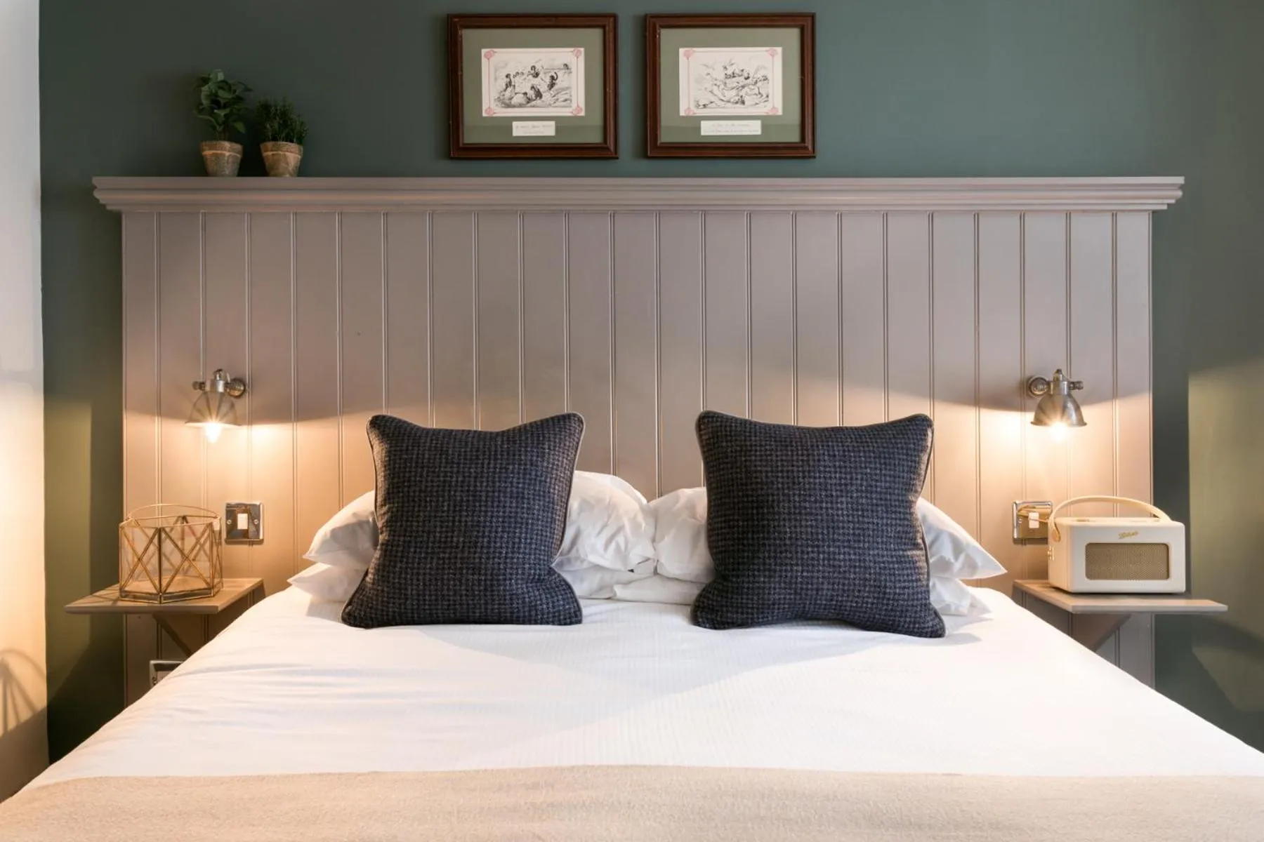 Bedroom, Bed in The Angel & Blue Pig