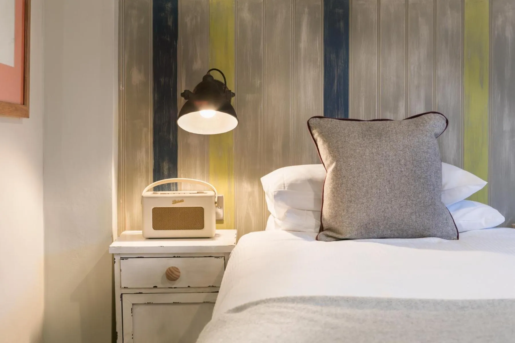 Bedroom, Bed in The Angel & Blue Pig