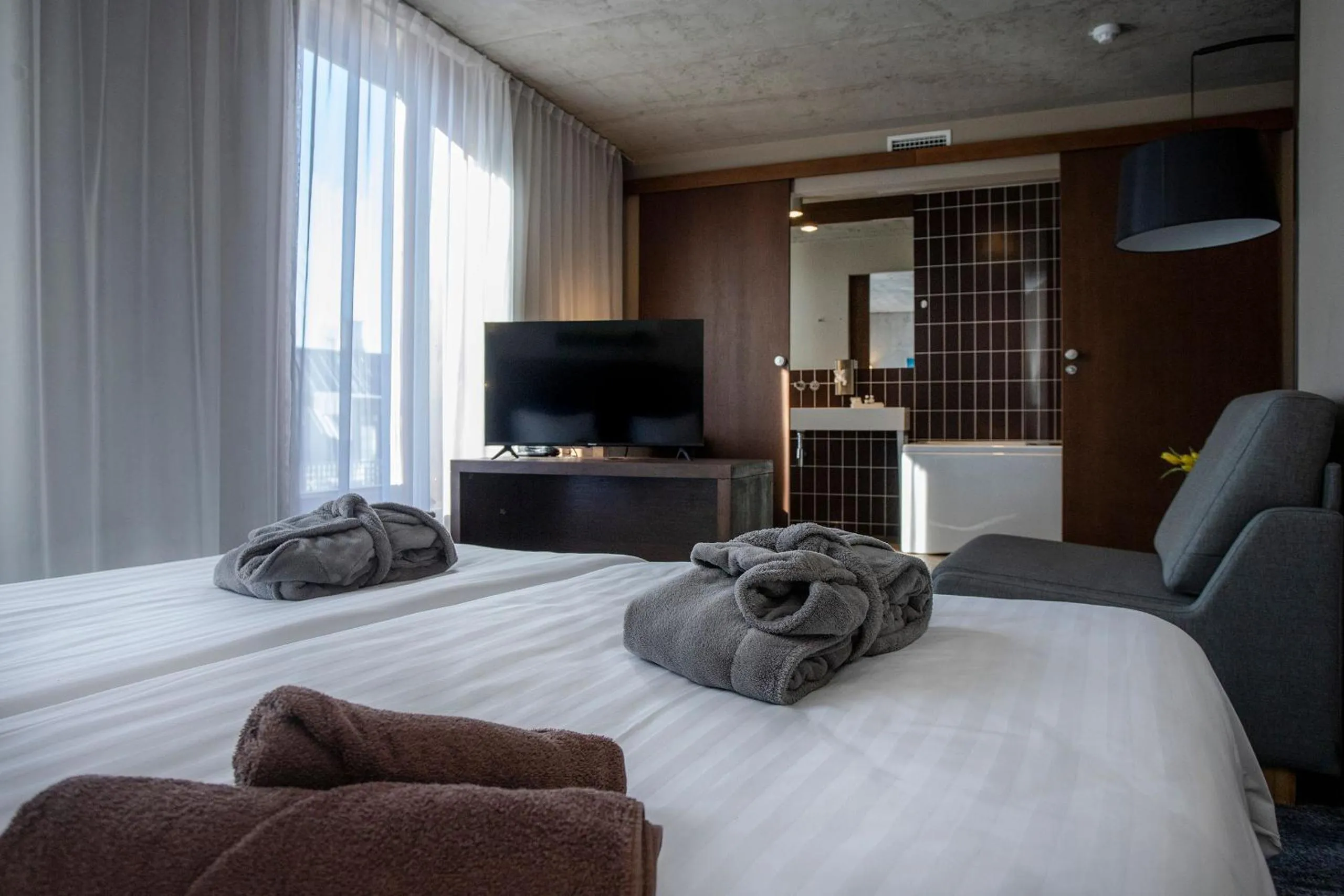 Bath, Bed in Johan Design & SPA Hotel