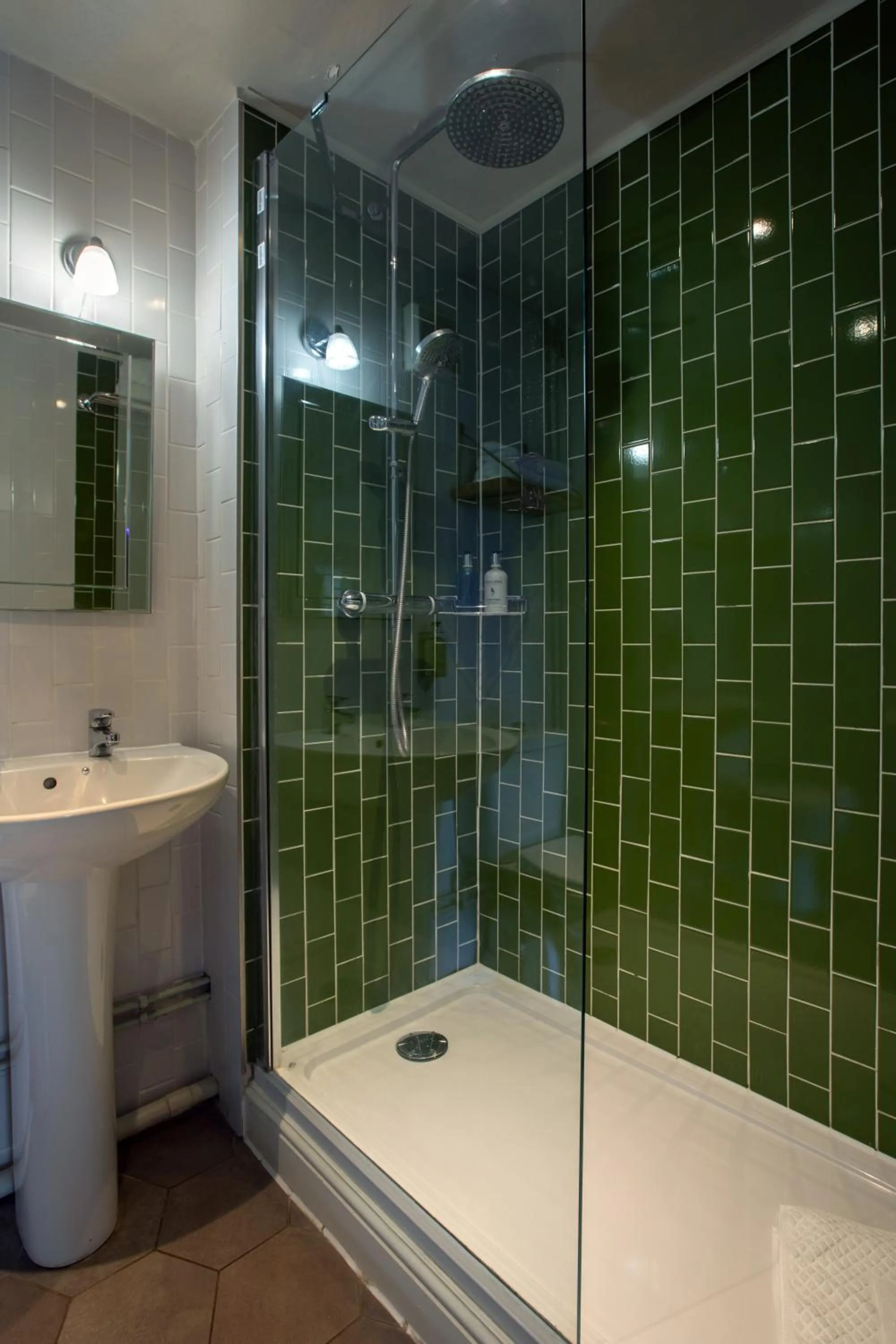 Bathroom in The Huntsman of Brockenhurst