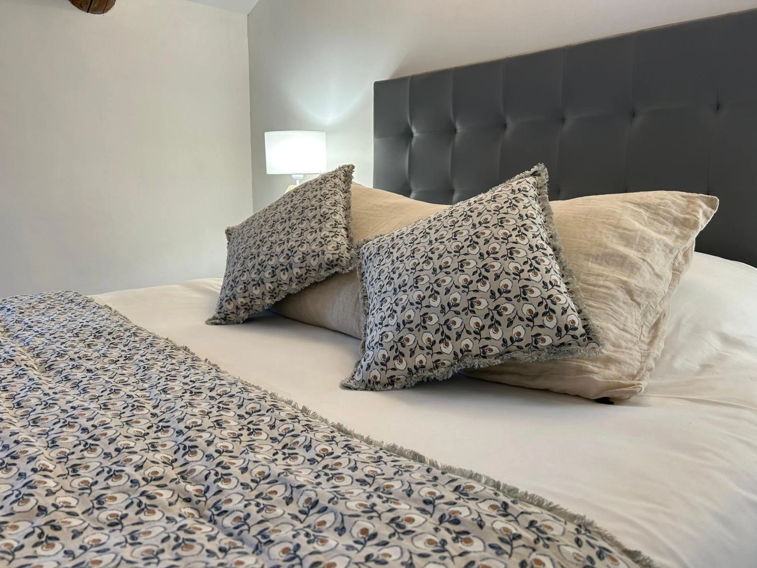 Bed in Logis Hôtel La Bastide des Monges