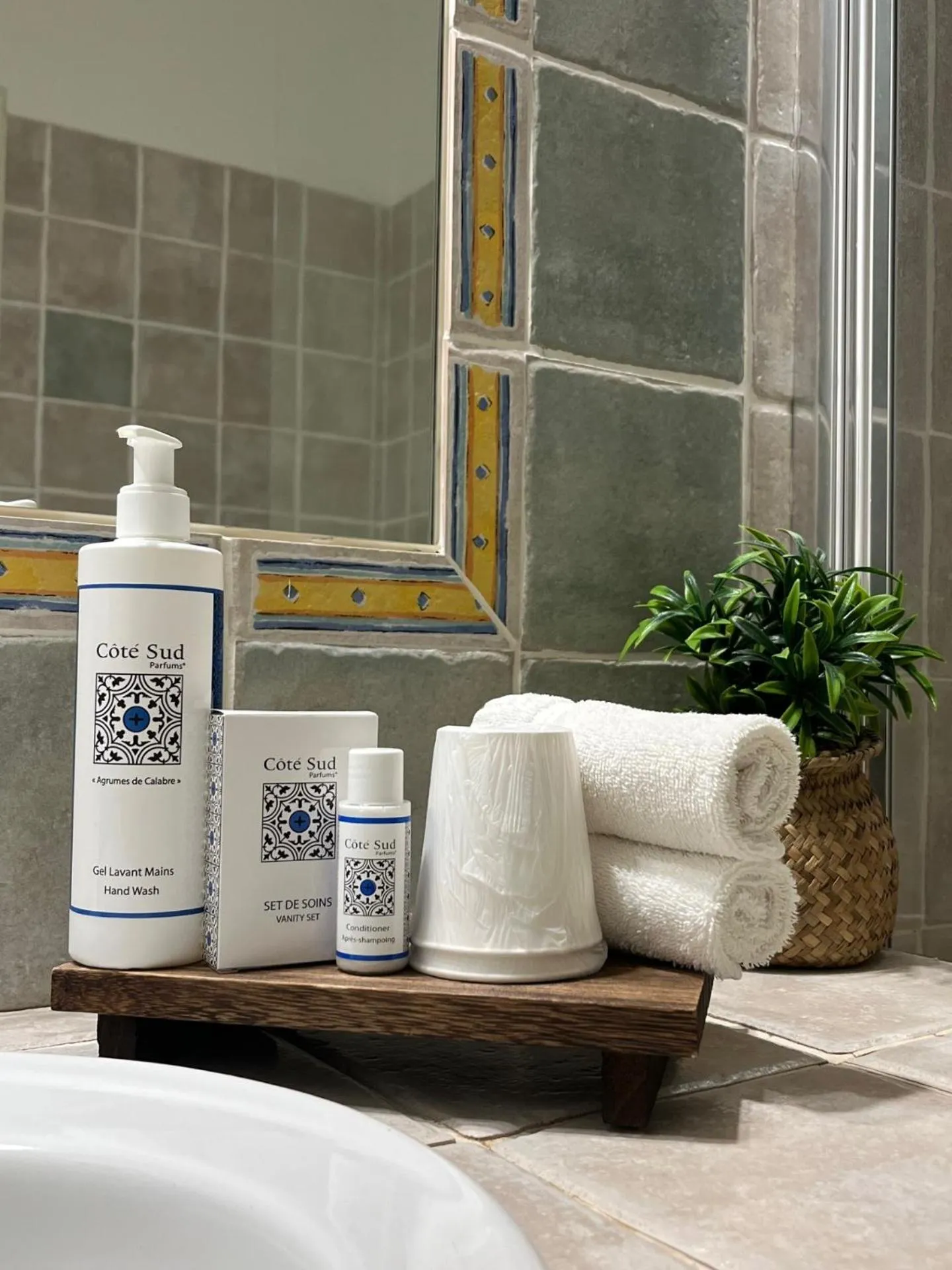 Bathroom in Logis Hôtel La Bastide des Monges