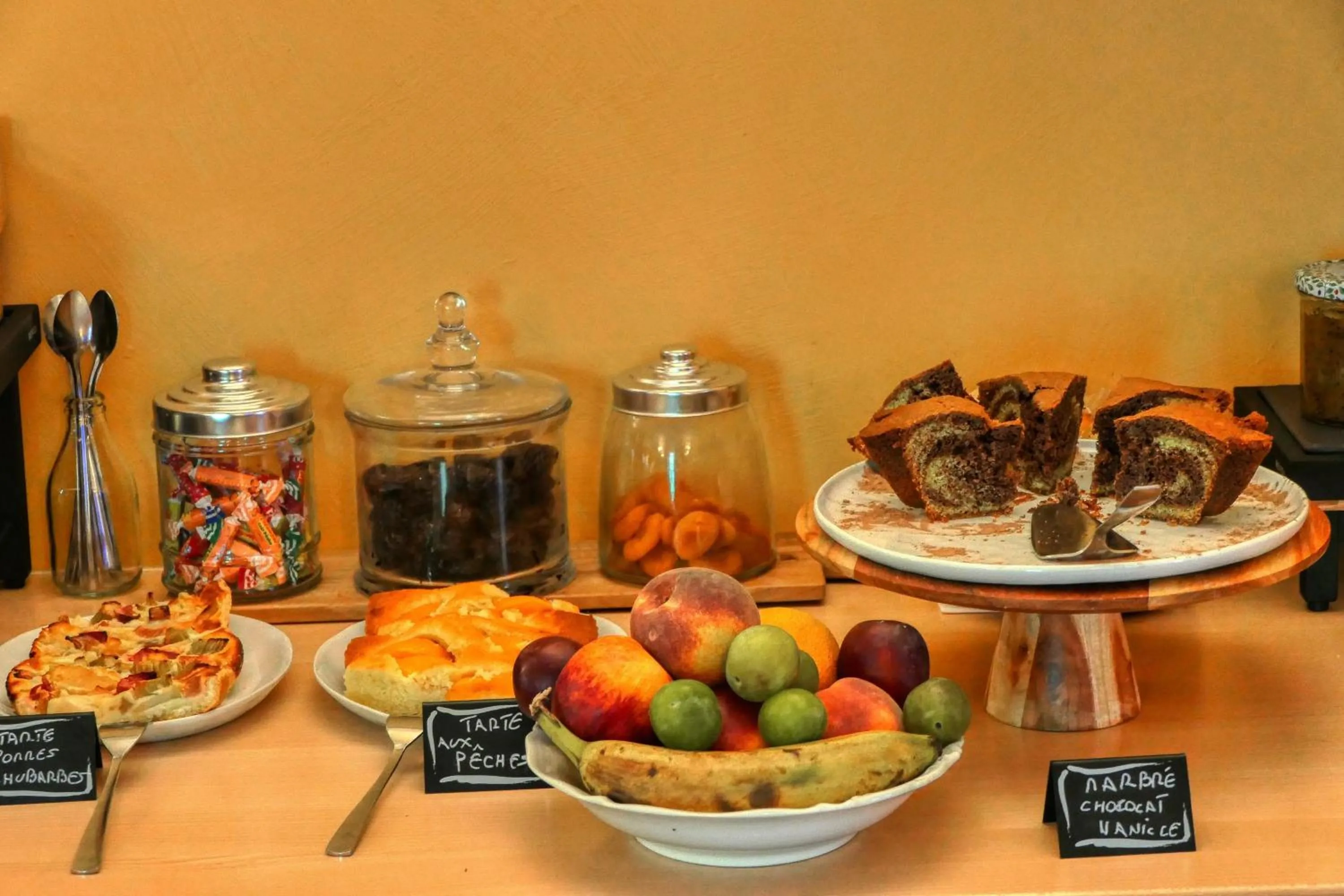 Buffet breakfast in Logis Hôtel La Bastide des Monges