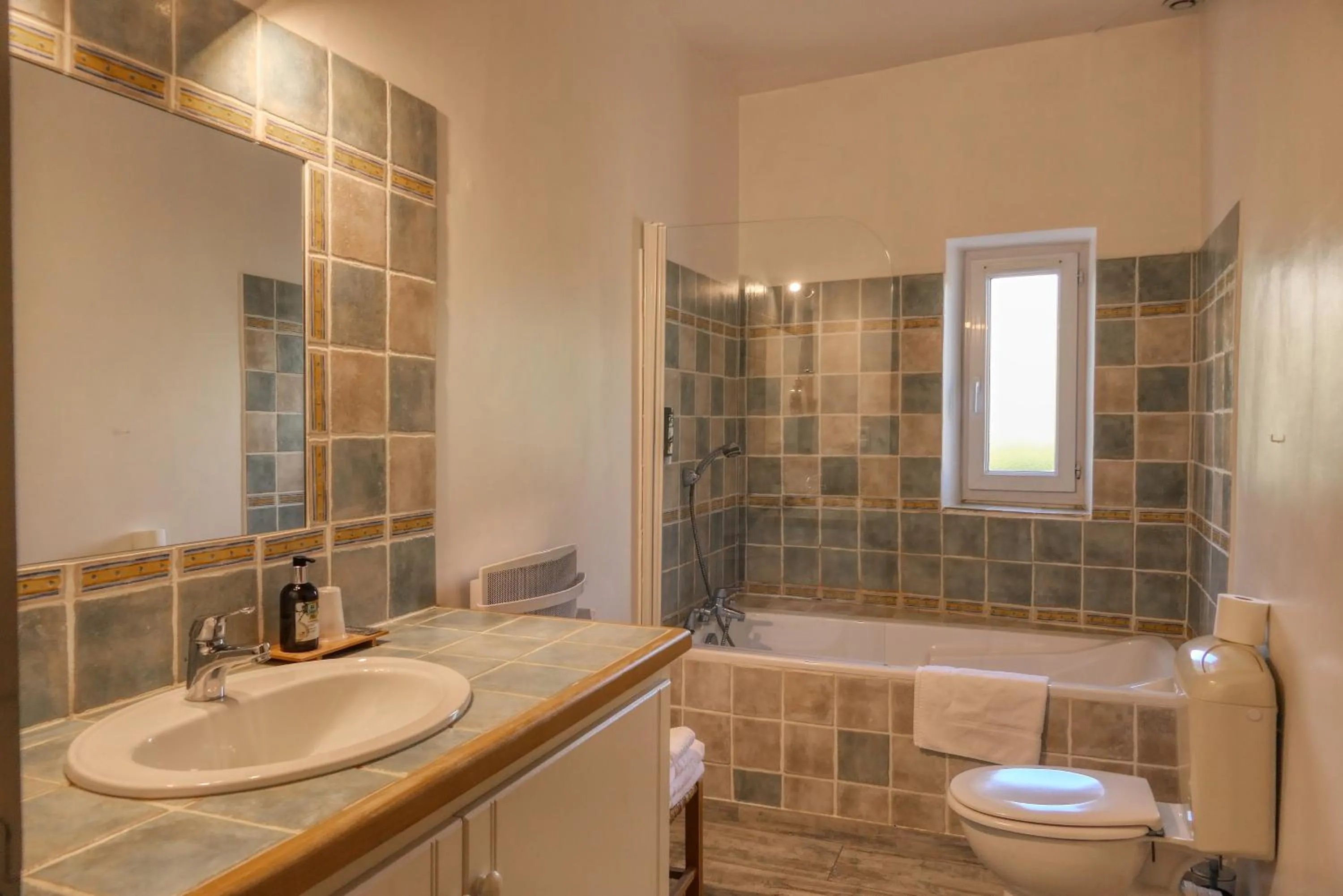 Bathroom in Logis Hôtel La Bastide des Monges