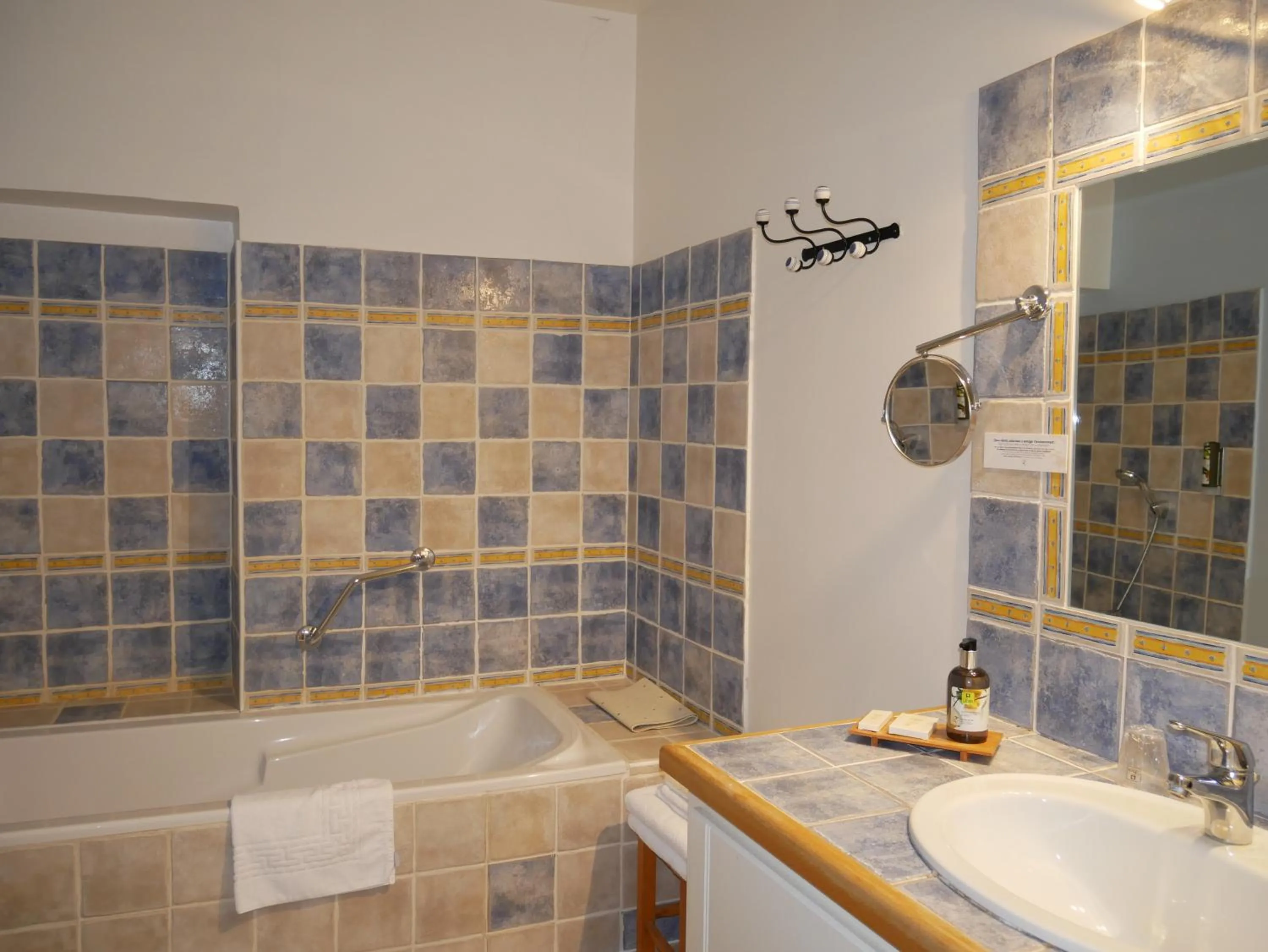 Bathroom in Logis Hôtel La Bastide des Monges