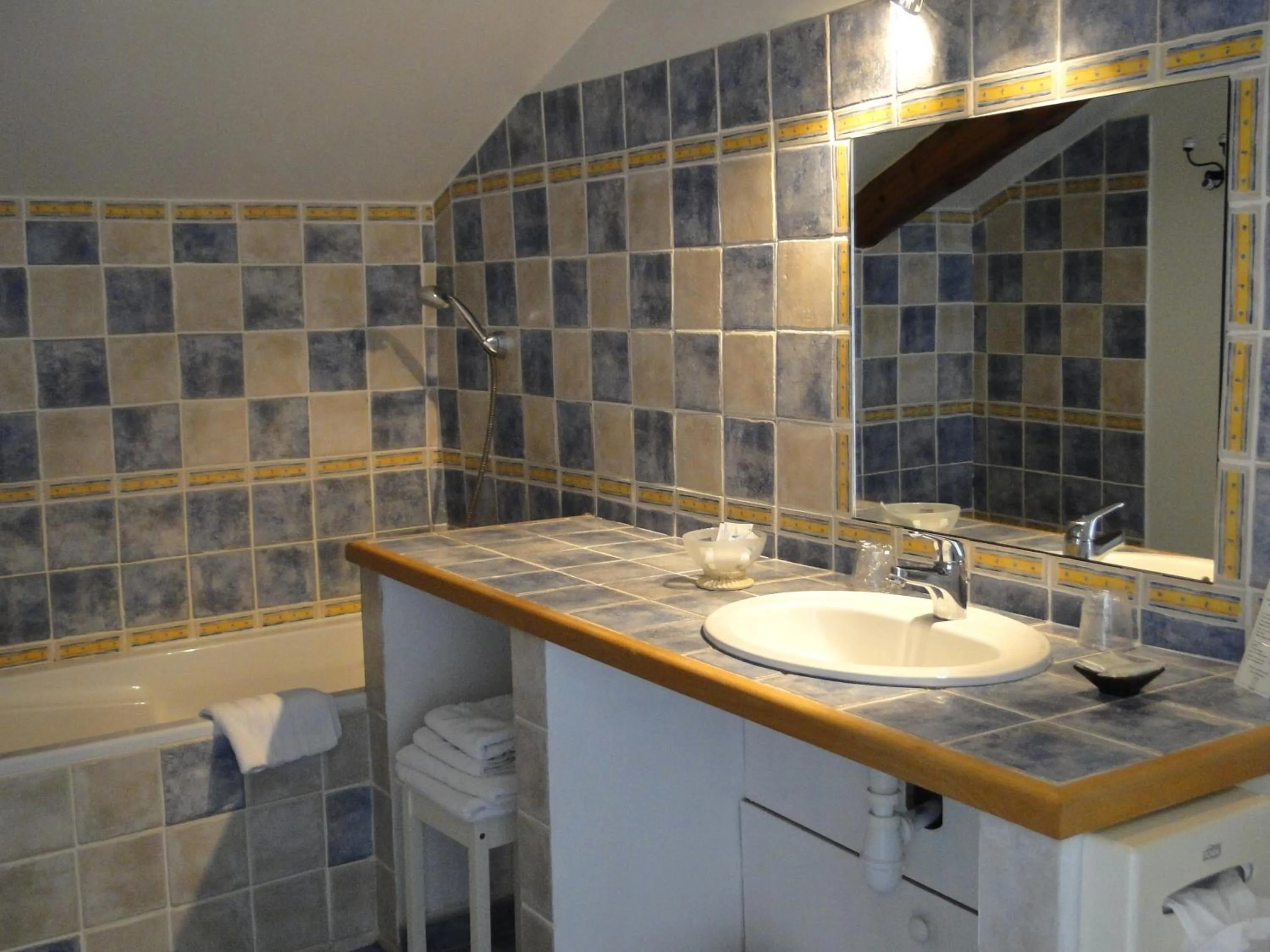 Bathroom in Logis Hôtel La Bastide des Monges