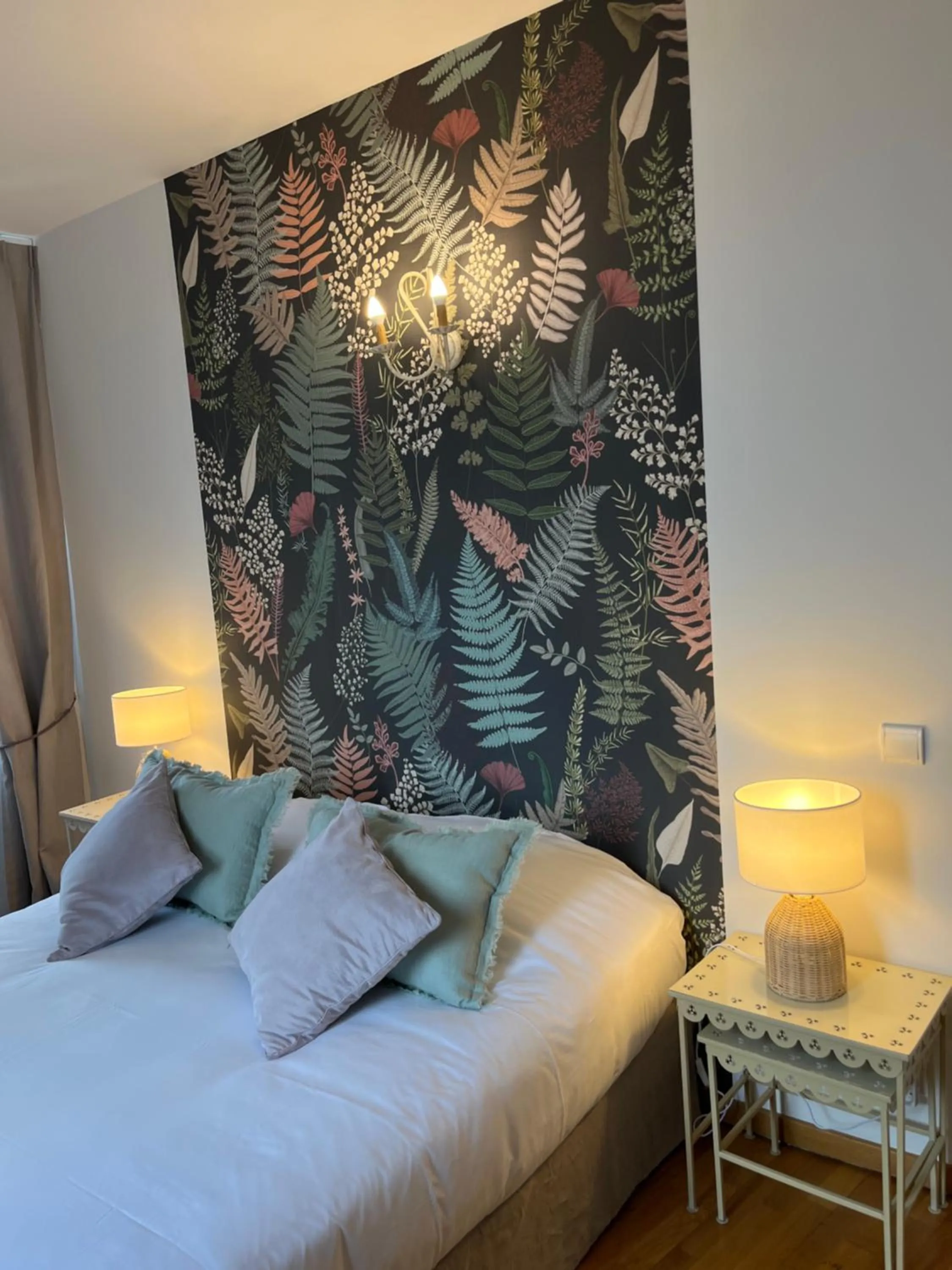 Bed in Logis Hôtel La Bastide des Monges