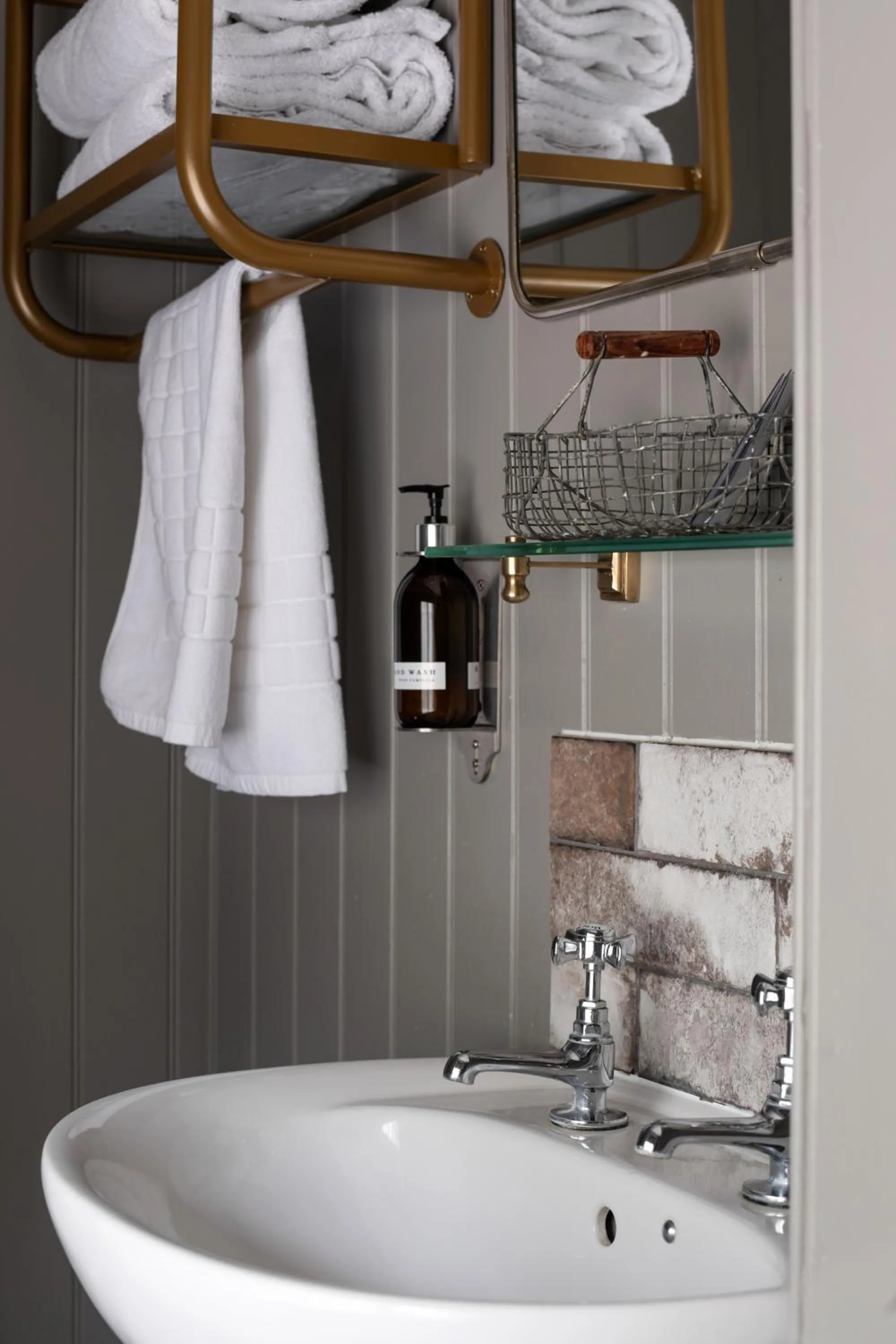 Bedroom in The White Hart Ford