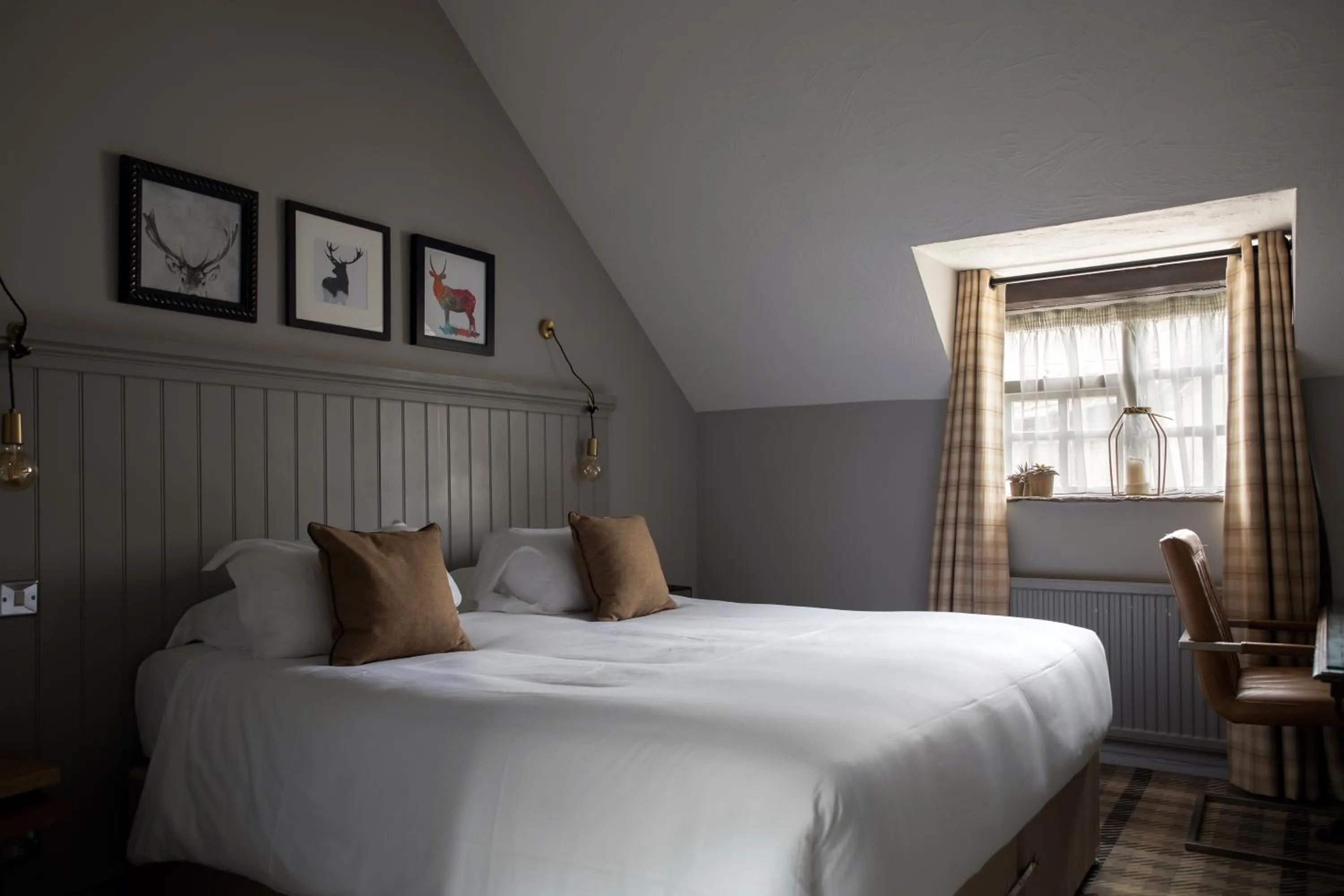 Bedroom, Bed in The White Hart Ford