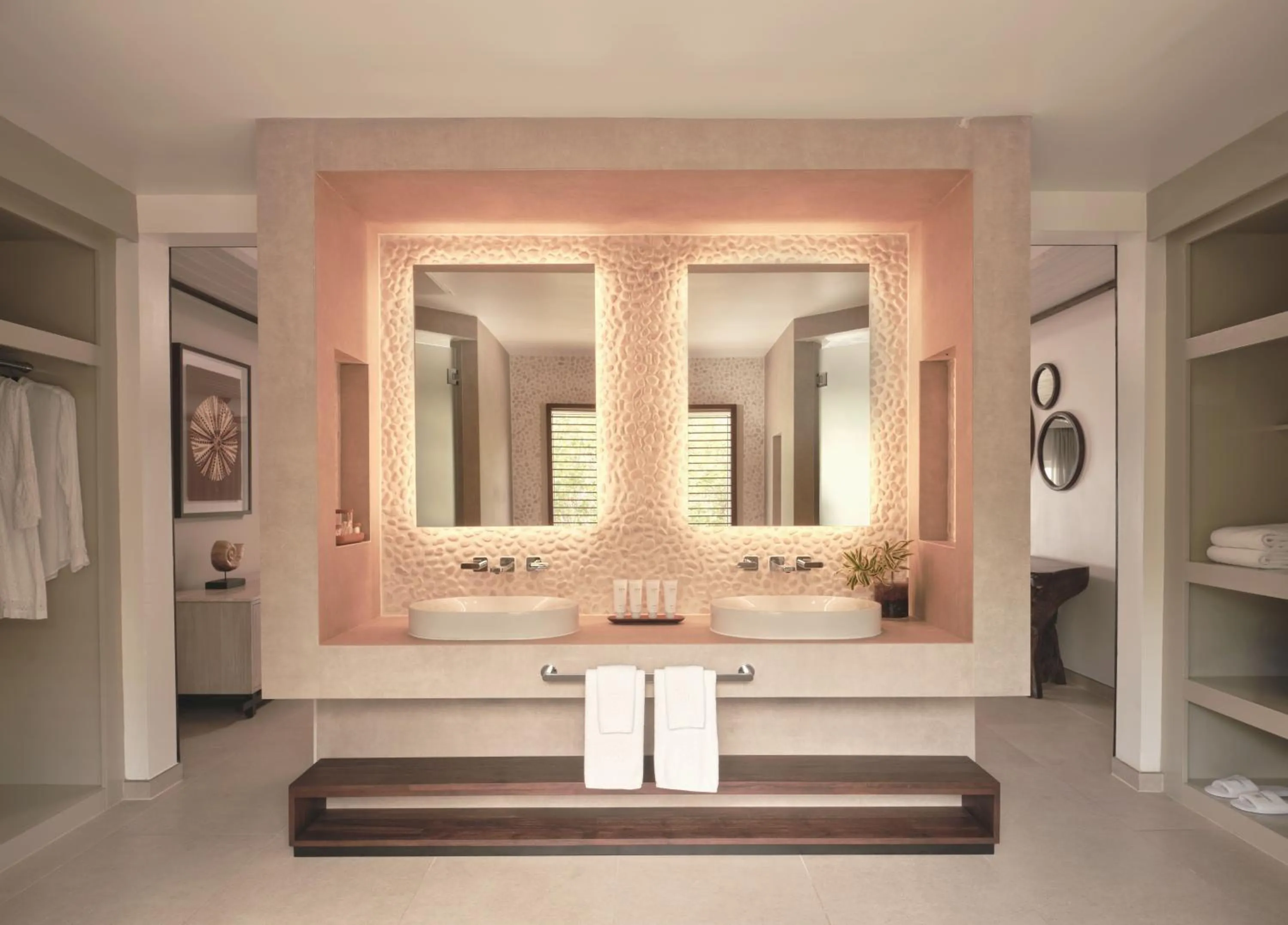 Bathroom, Bed in Carlisle Bay