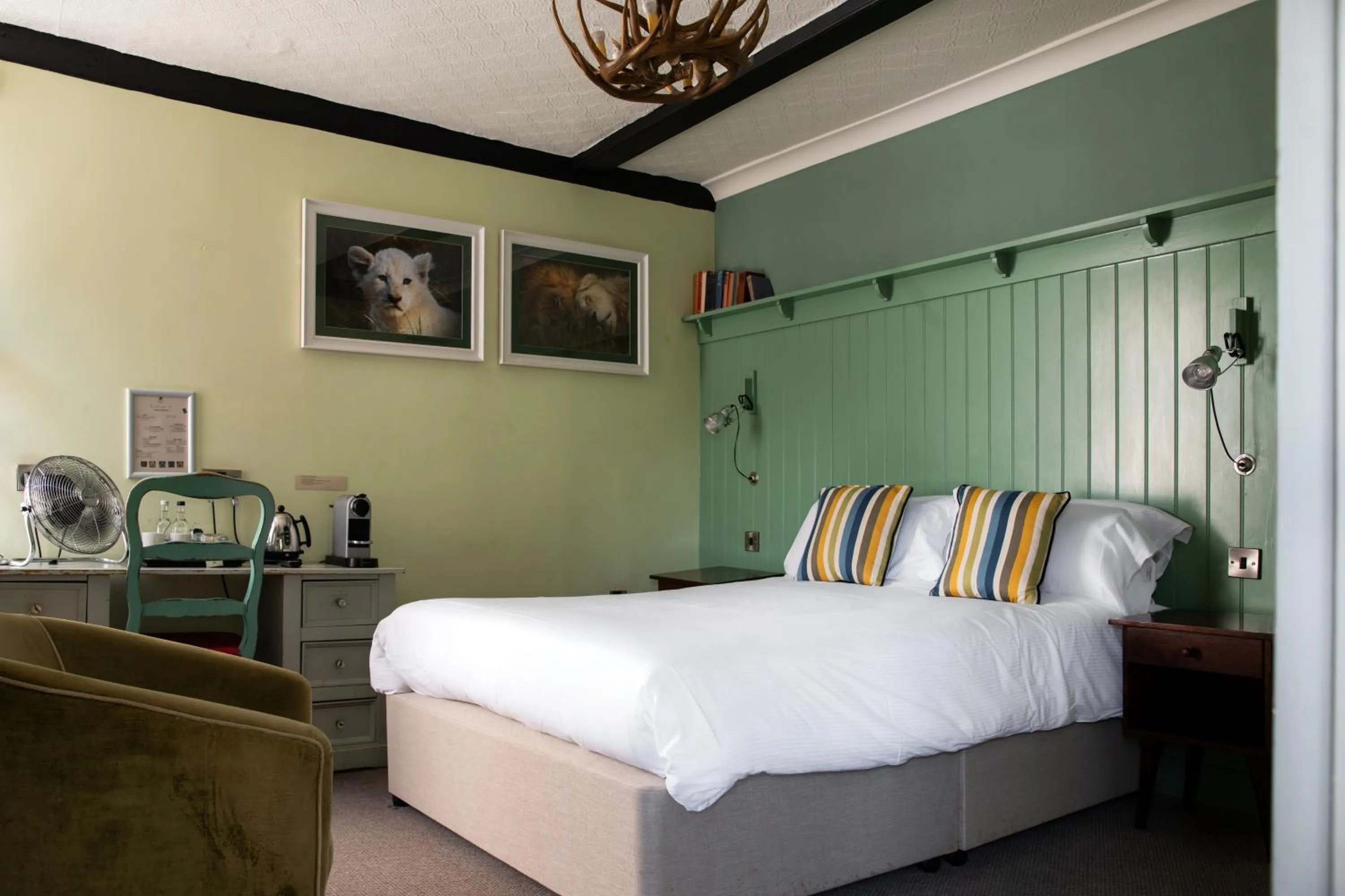 Bedroom, Bed in The White Lion