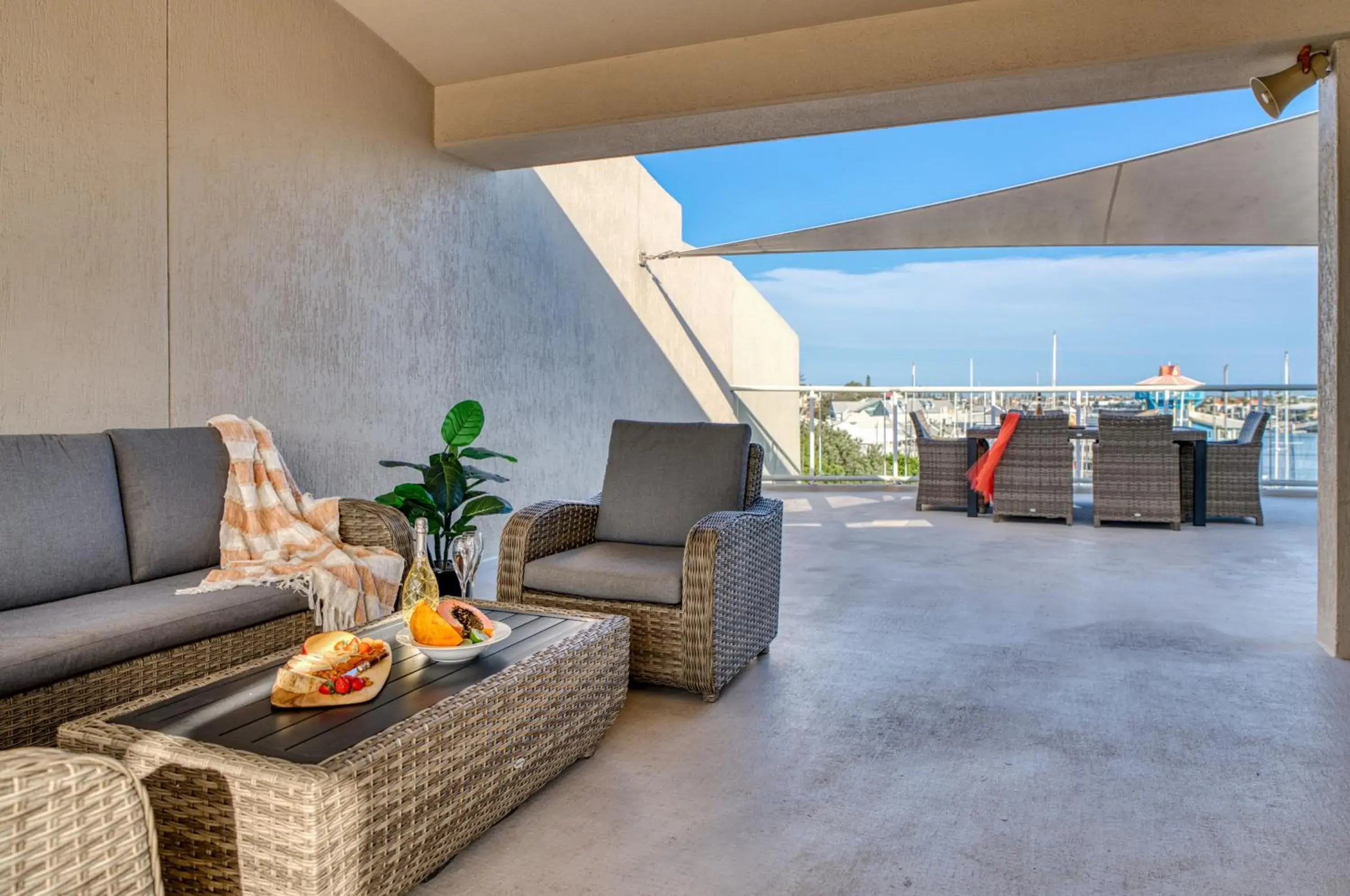 Three-Bedroom Deluxe Apartment in Sailport Mooloolaba Apartments Three-Bedroom Deluxe Apartment in Sailport Mooloolaba Apartments