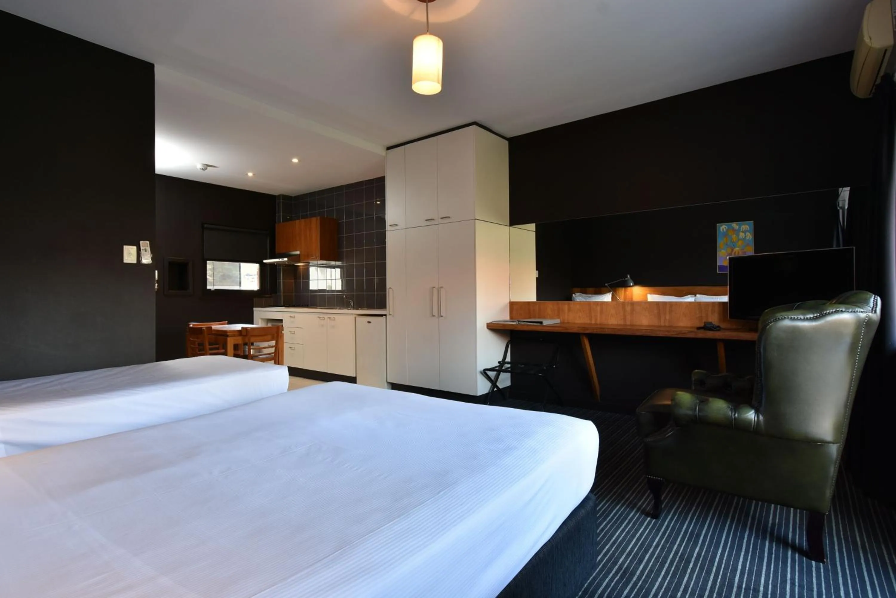 Photo of the whole room, Bed in Riverview on Mount Street