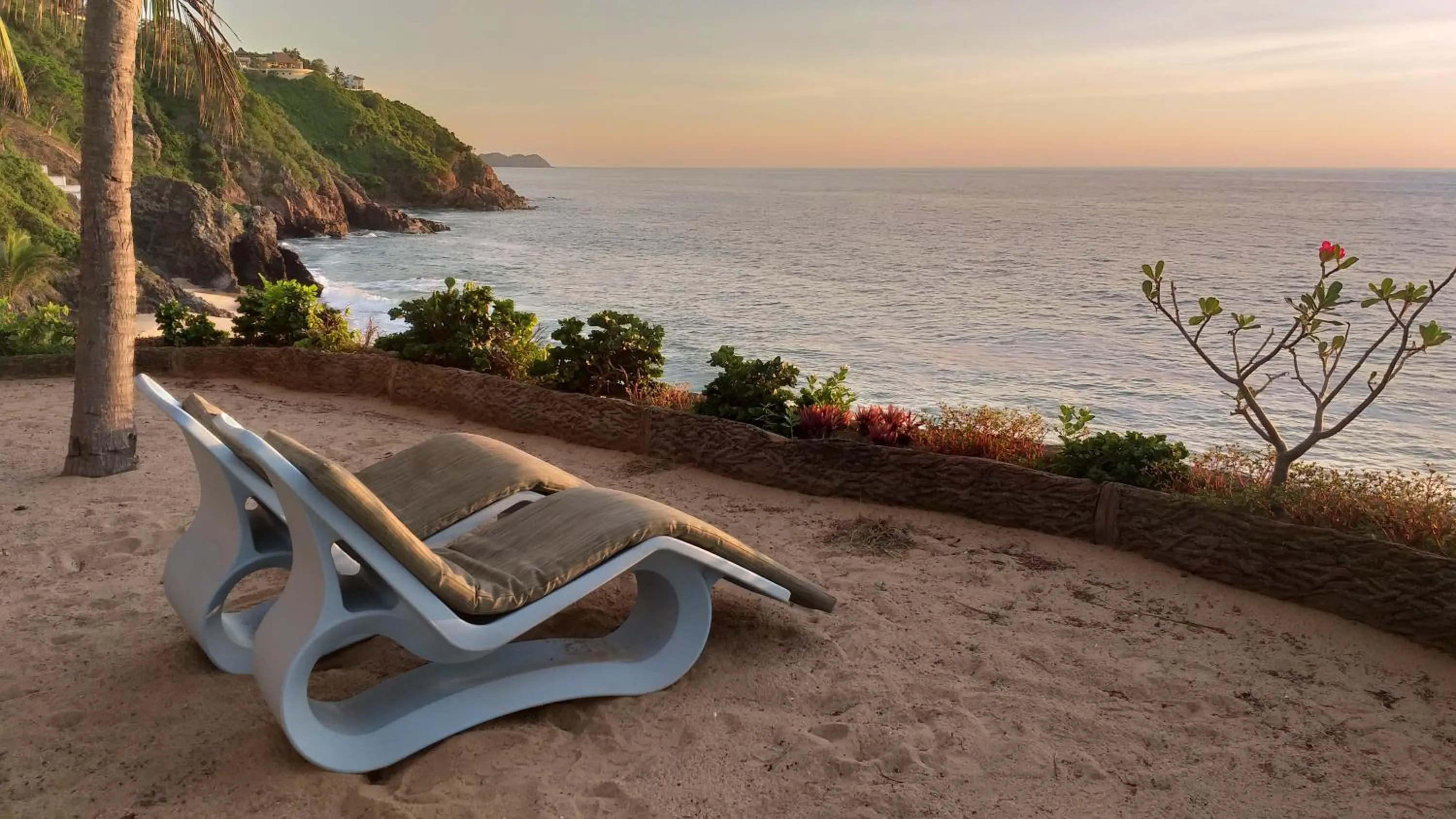 sunbed in Bungalows Lydia San Pancho