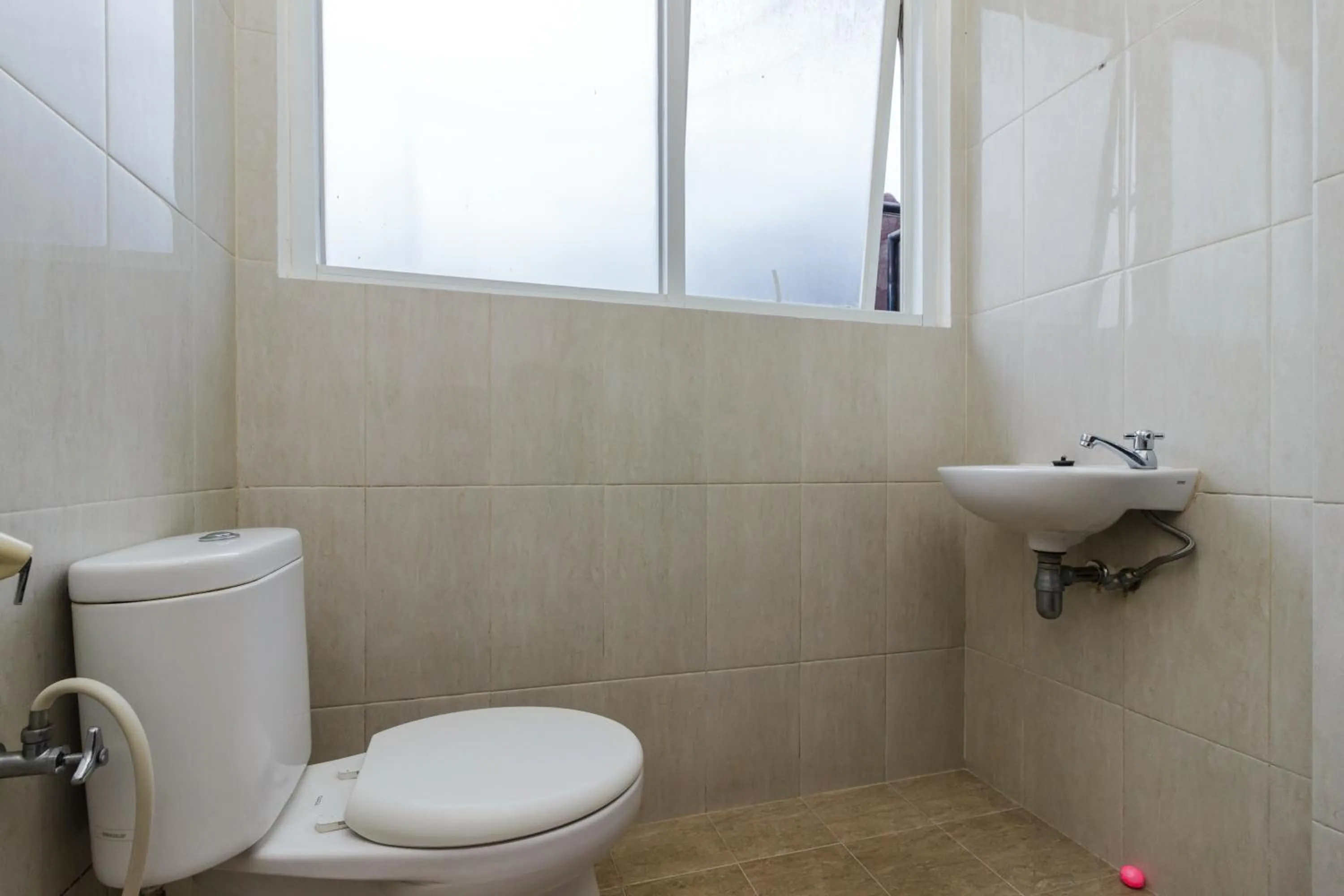 Bathroom in RedDoorz Premium @ Ampera Raya 2