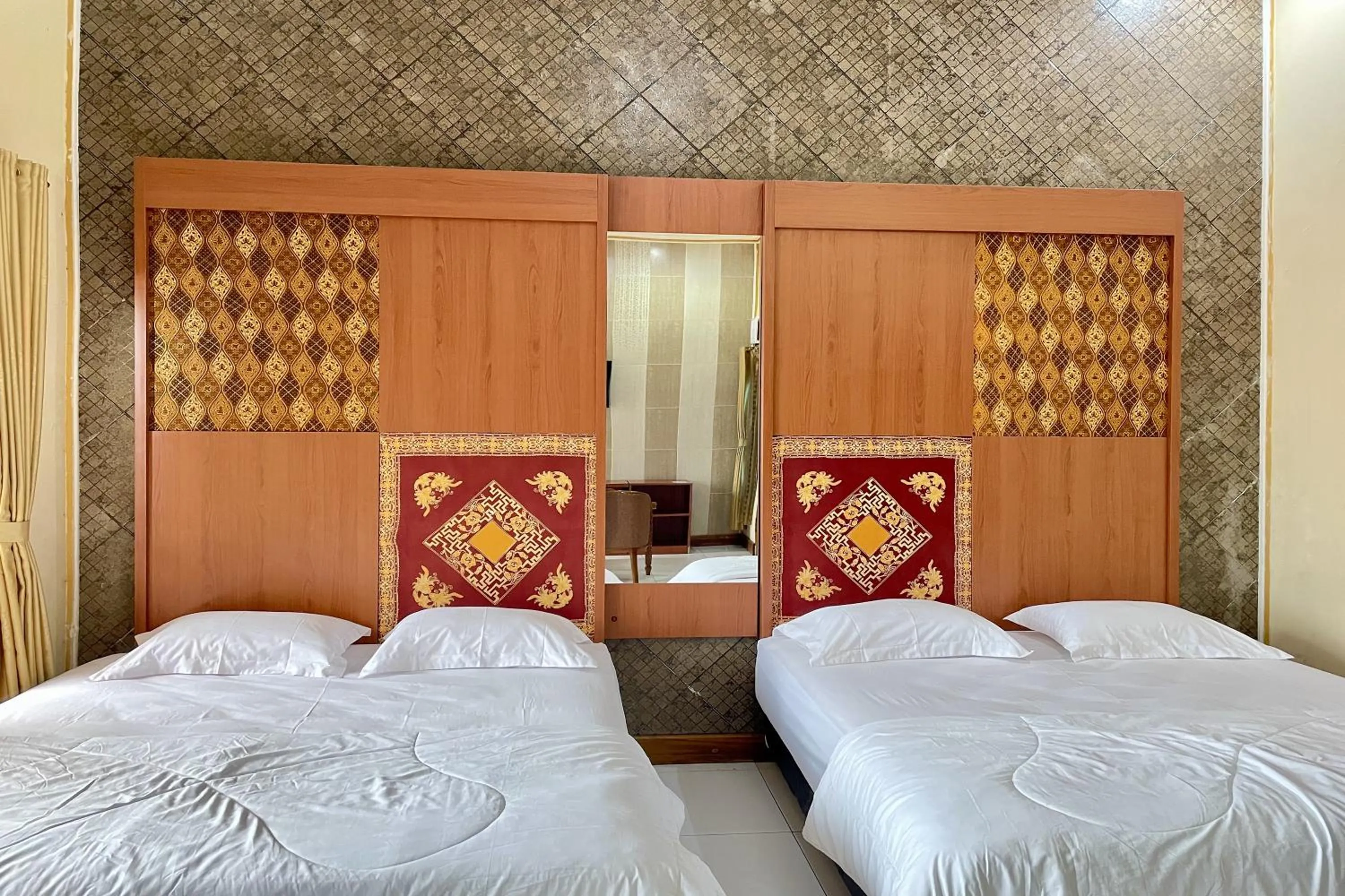 Bedroom, Bed in Hotel Ramayana Garut