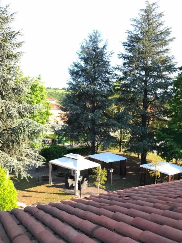 Property building in Hotel Ristorante Gallo D'Oro