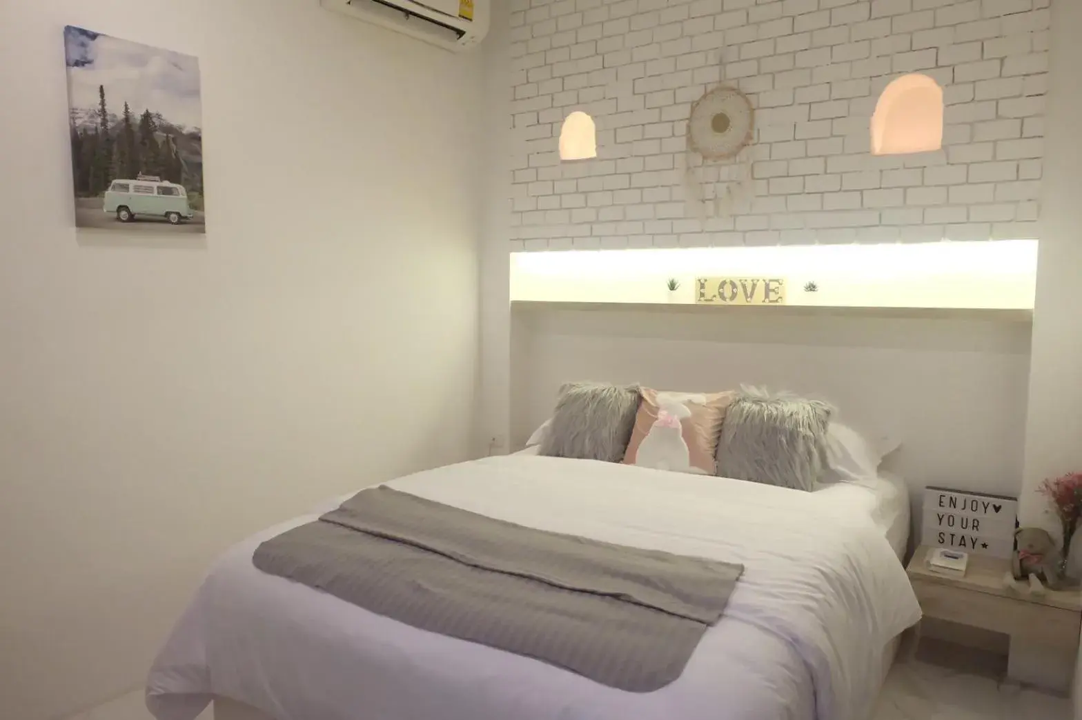 Small Double Room in Bonne Nuit Hotel, Hua Hin Small Double Room in Bonne Nuit Hotel, Hua Hin