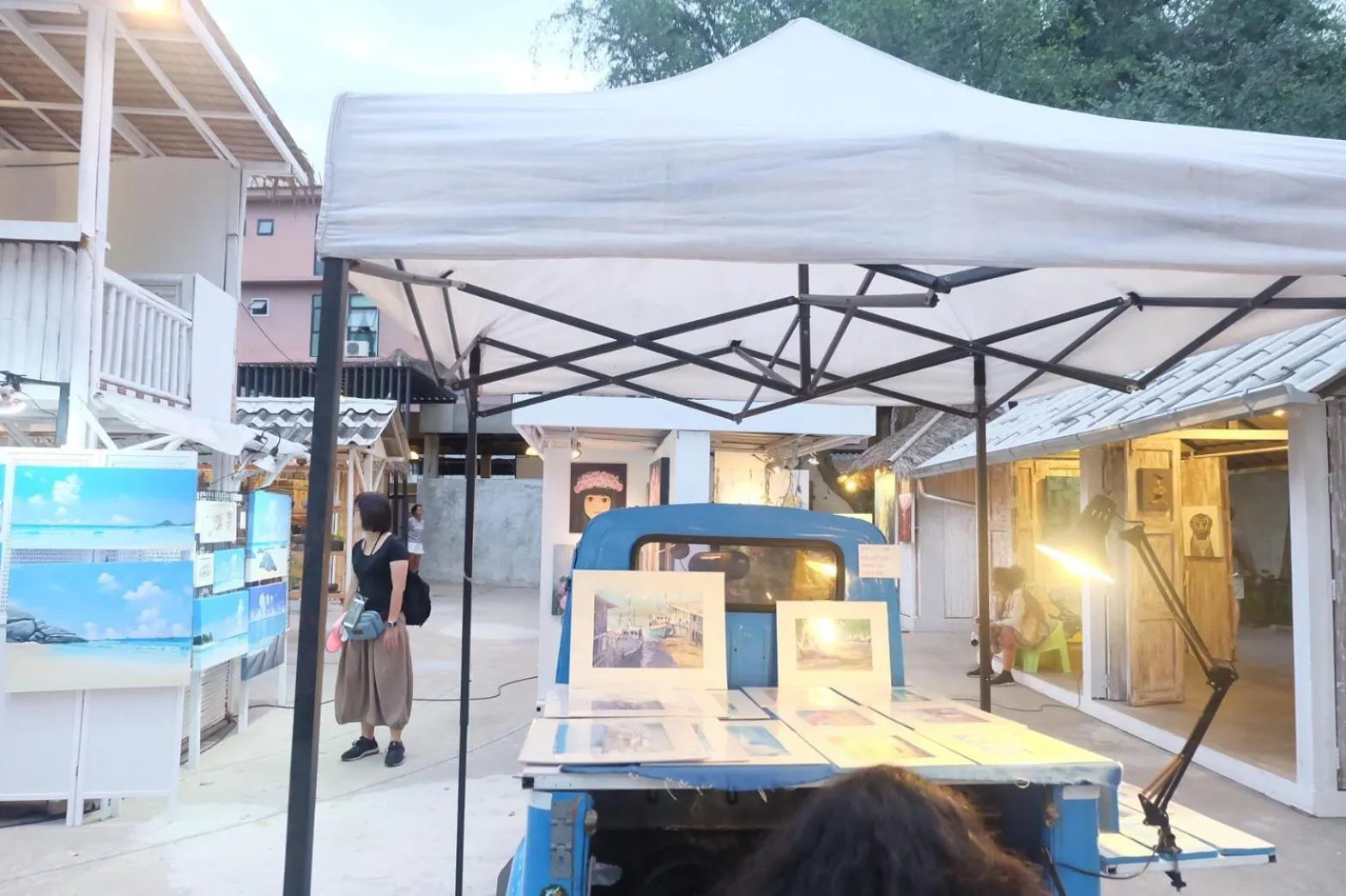 Shopping Area in Bonne Nuit Hotel, Hua Hin