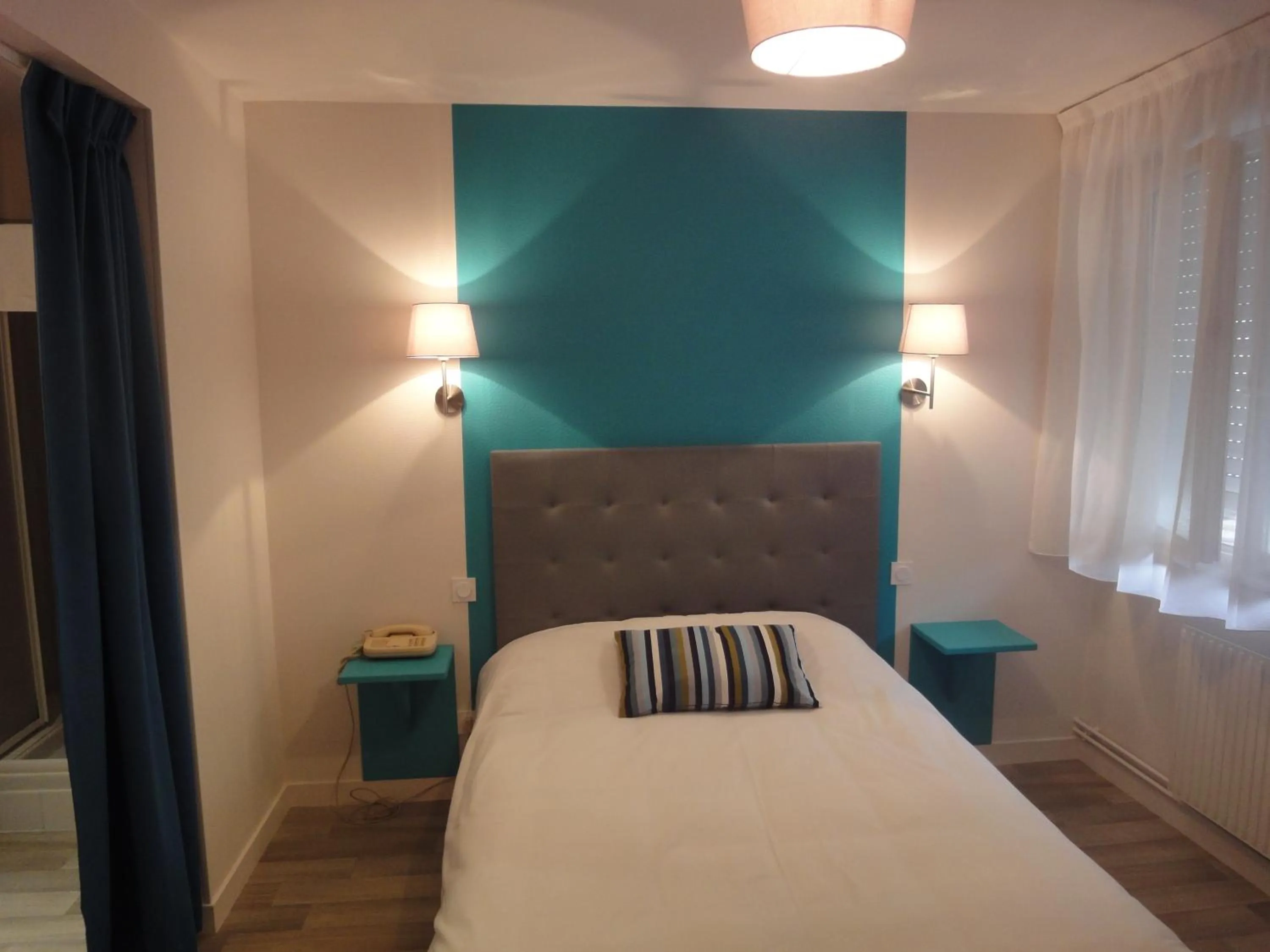 Bedroom, Bed in Hotel Restaurant La Grenouillère