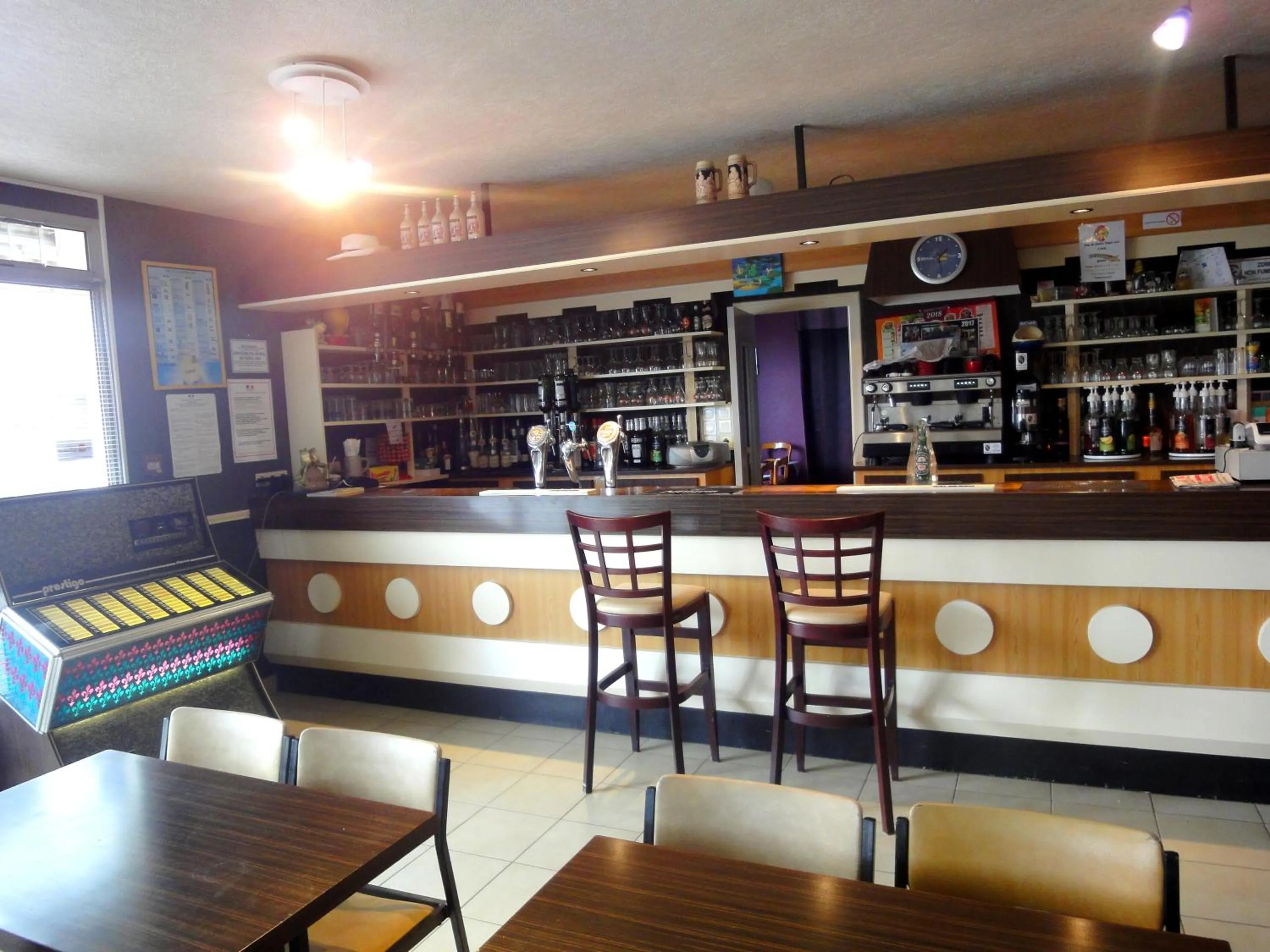 Patio in Hotel Restaurant La Grenouillère