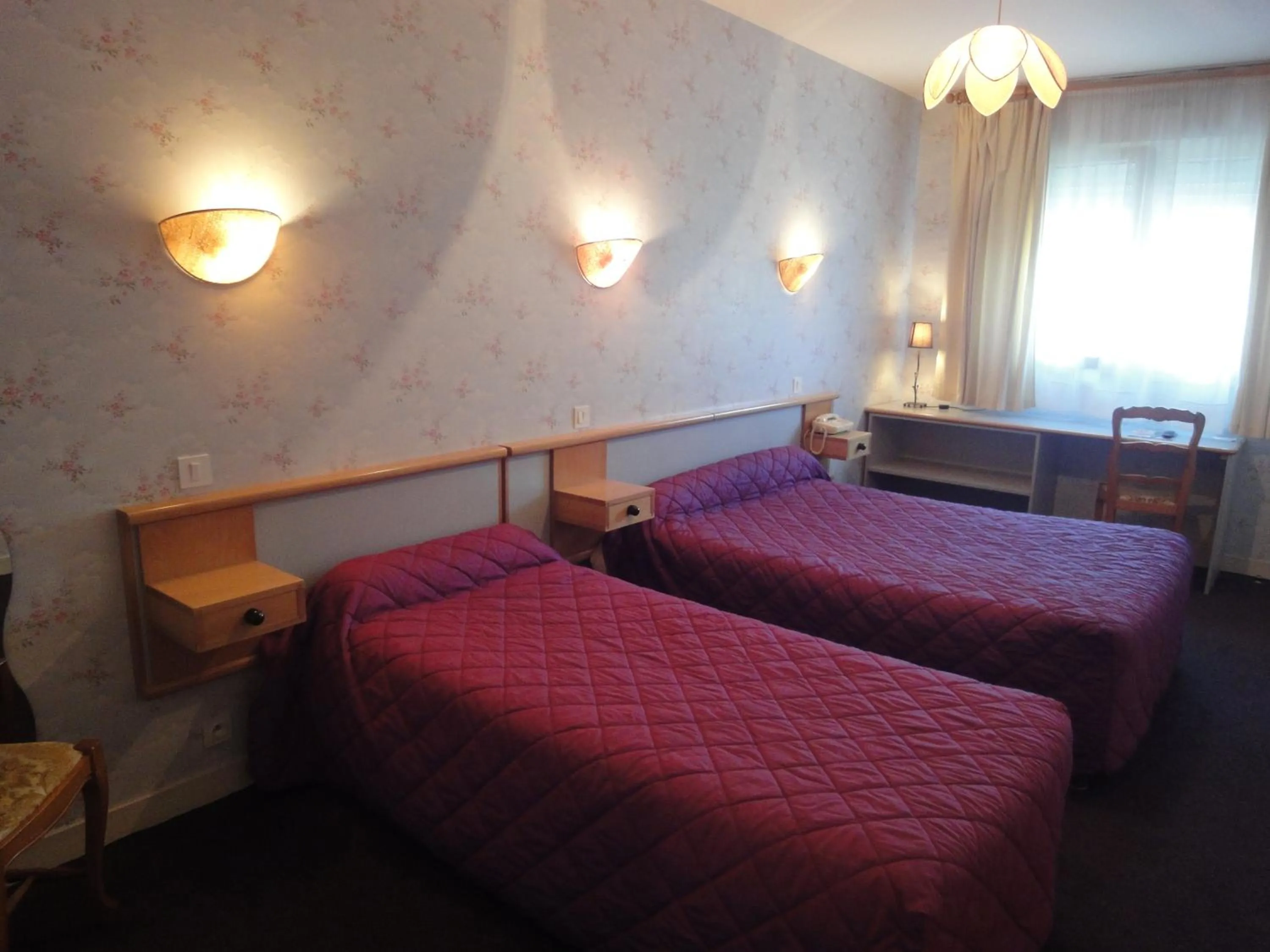 Bedroom, Bed in Hotel Restaurant La Grenouillère