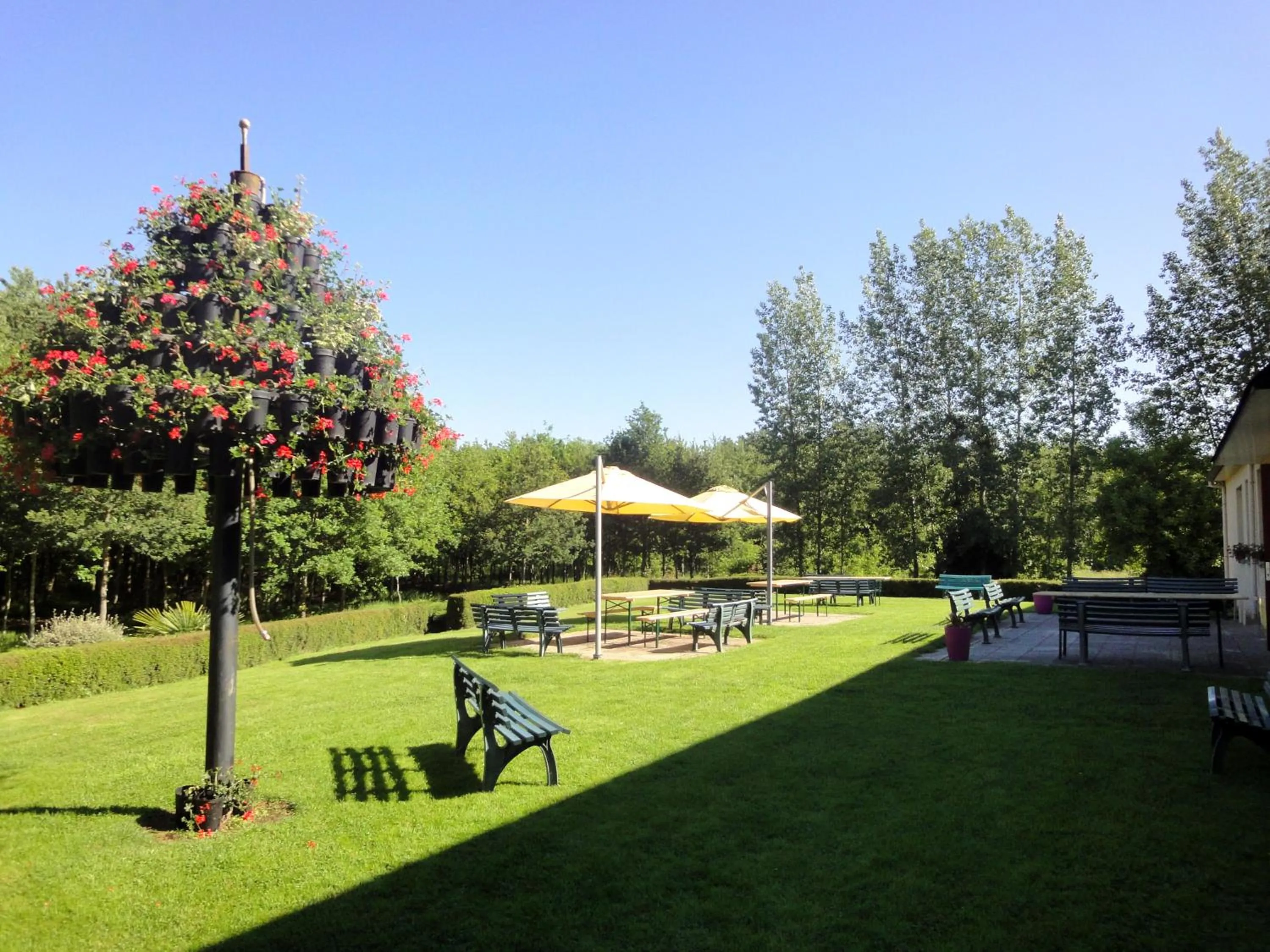 Garden in Hotel Restaurant La Grenouillère