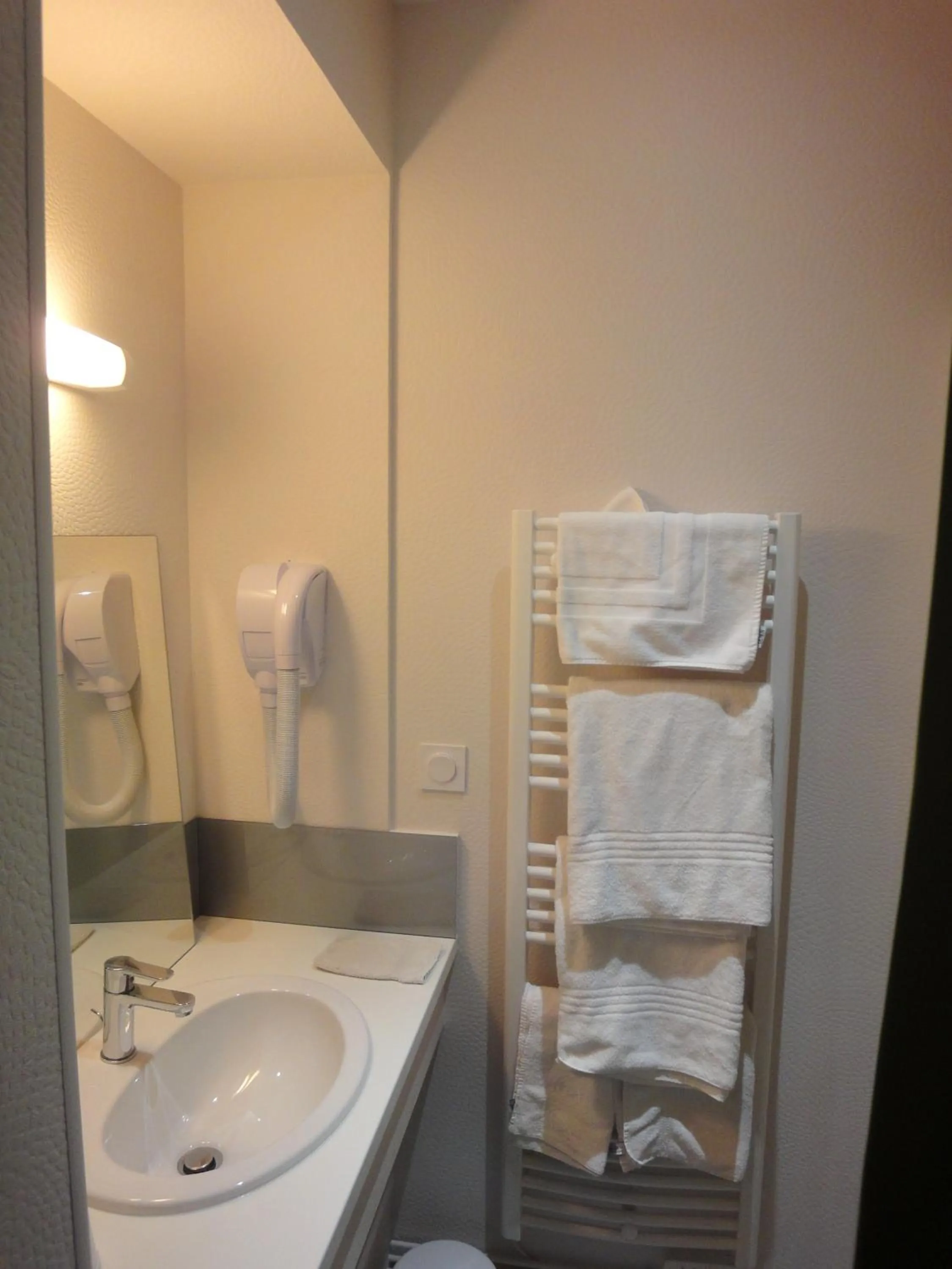 Shower in Hotel Restaurant La Grenouillère