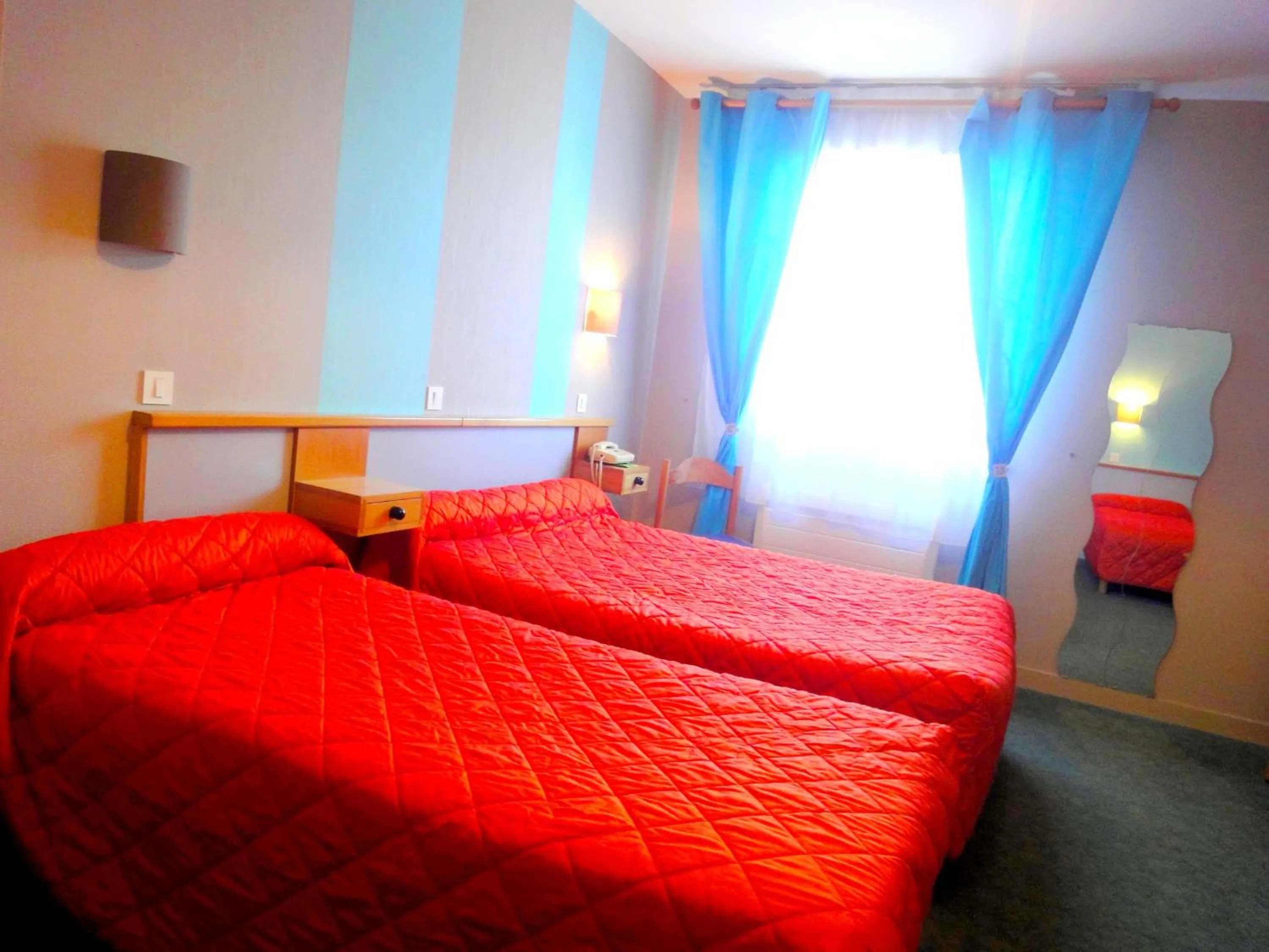 Bedroom, Bed in Hotel Restaurant La Grenouillère