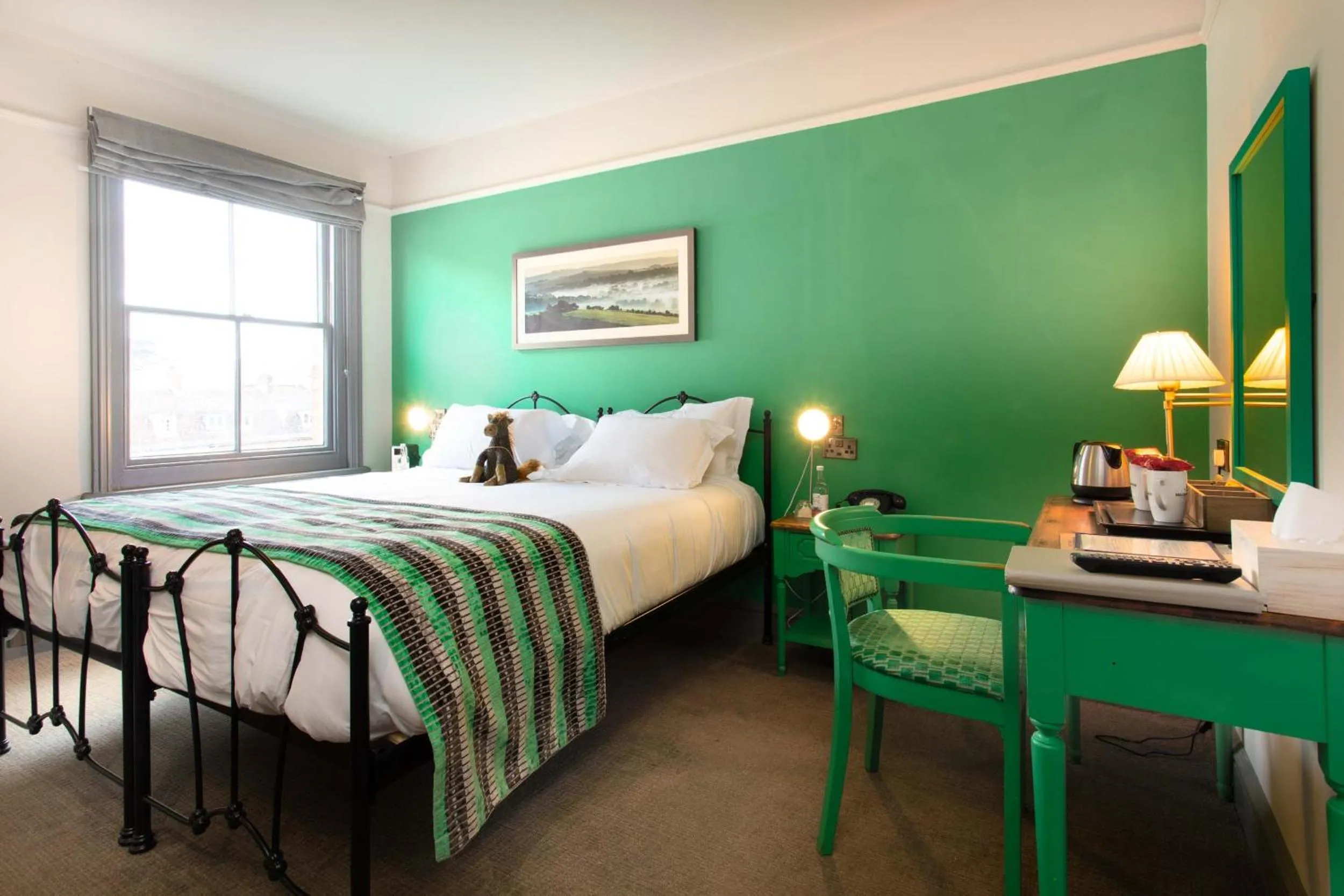 Bedroom, Bed in The Crown Hotel